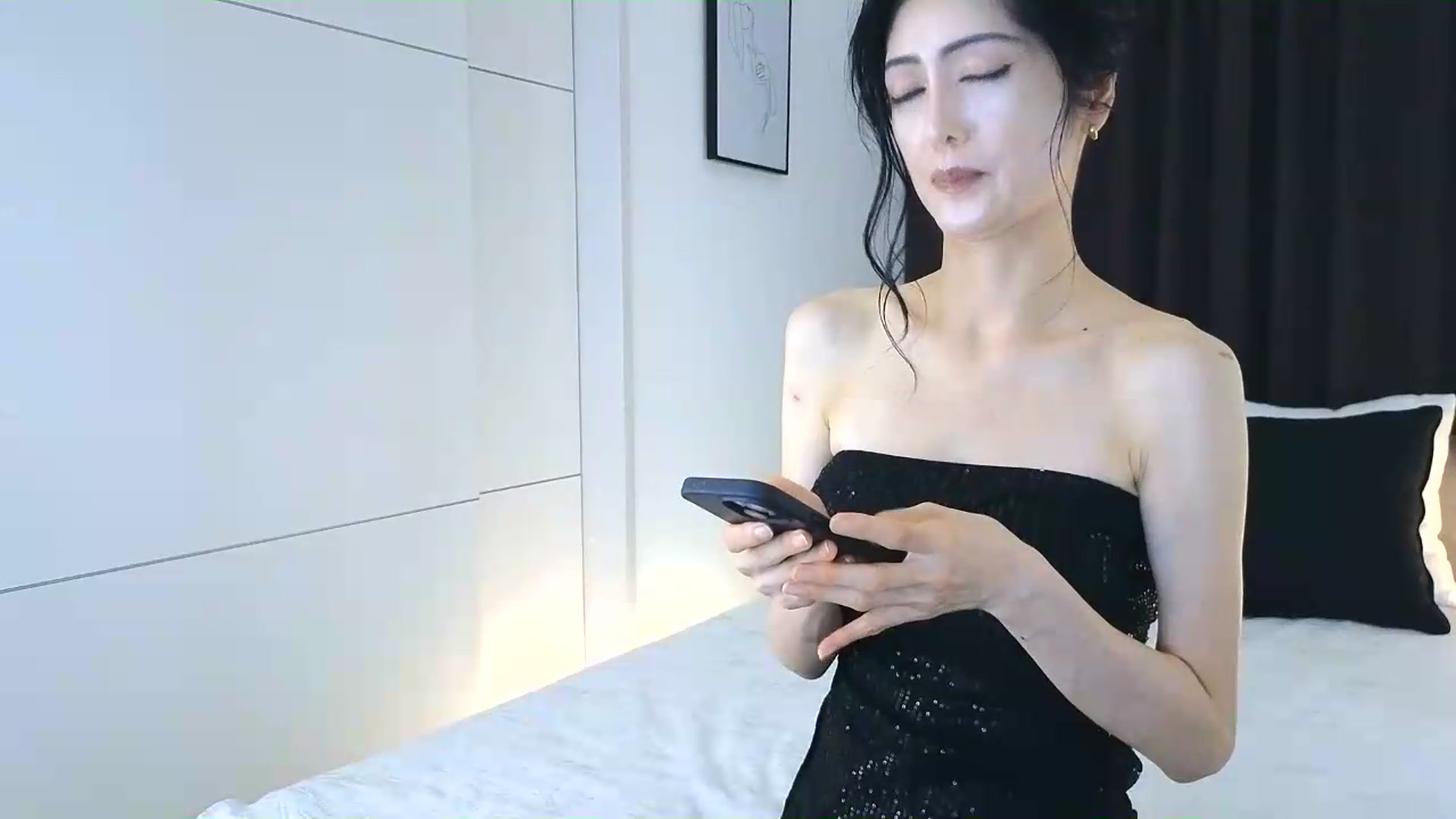 Gallery image thumbnail from Eleah's myfreecams stream on, 09/11/2026, 21:52 image 16 of 20