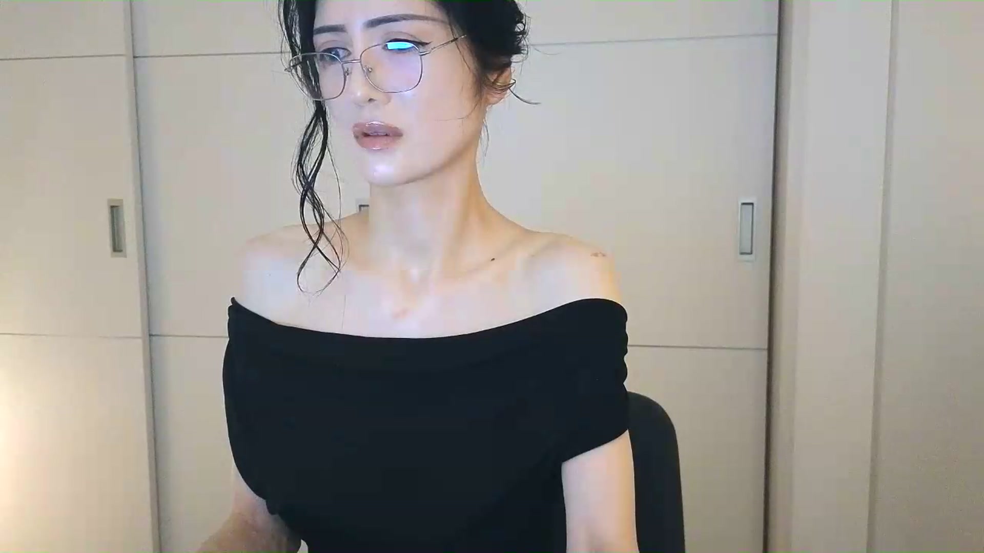 Gallery image thumbnail from Eleah's myfreecams stream on, 09/12/2026, 20:58 image 6 of 20