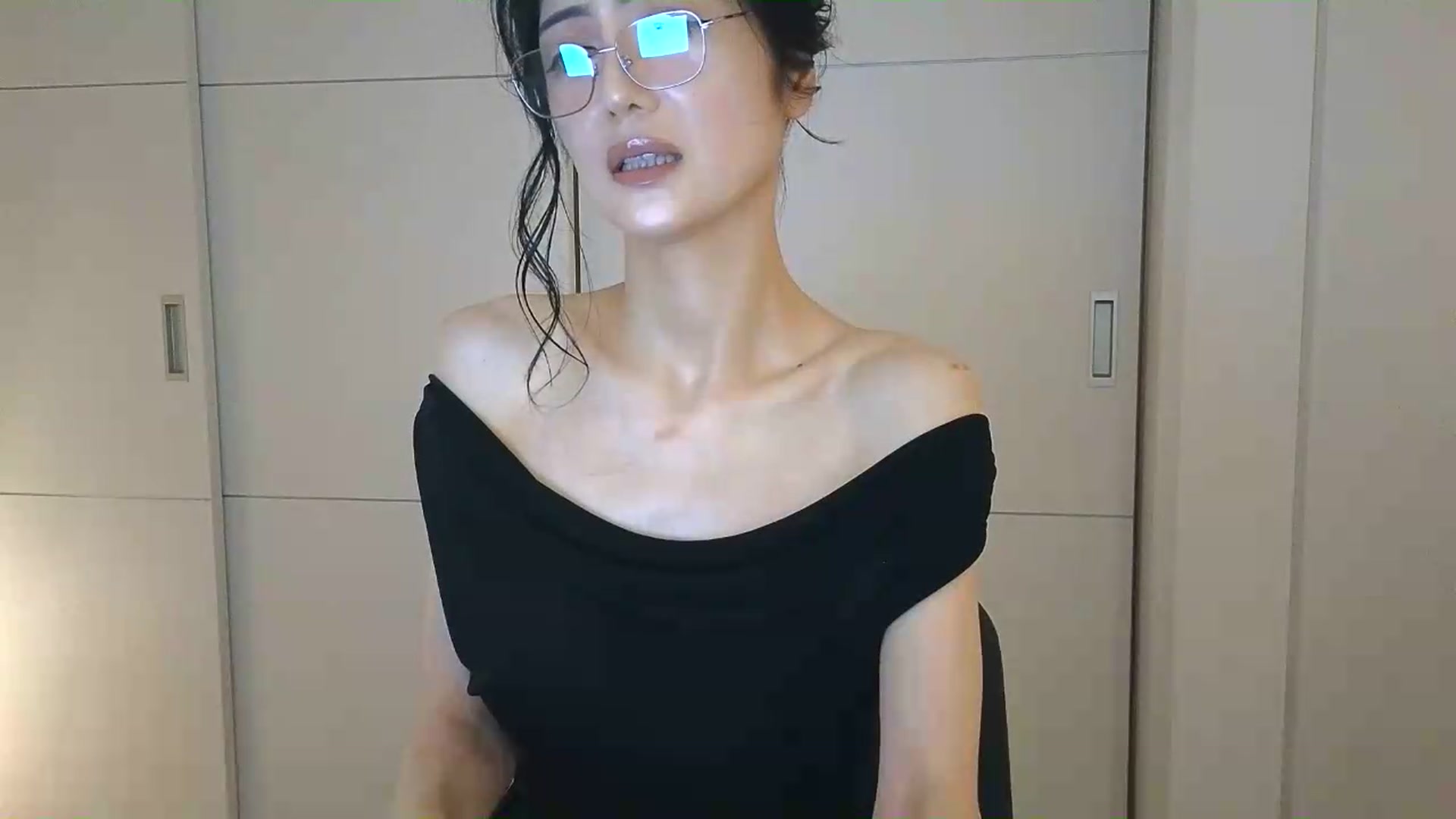 Gallery image thumbnail from Eleah's myfreecams stream on, 09/12/2026, 20:58 image 3 of 20