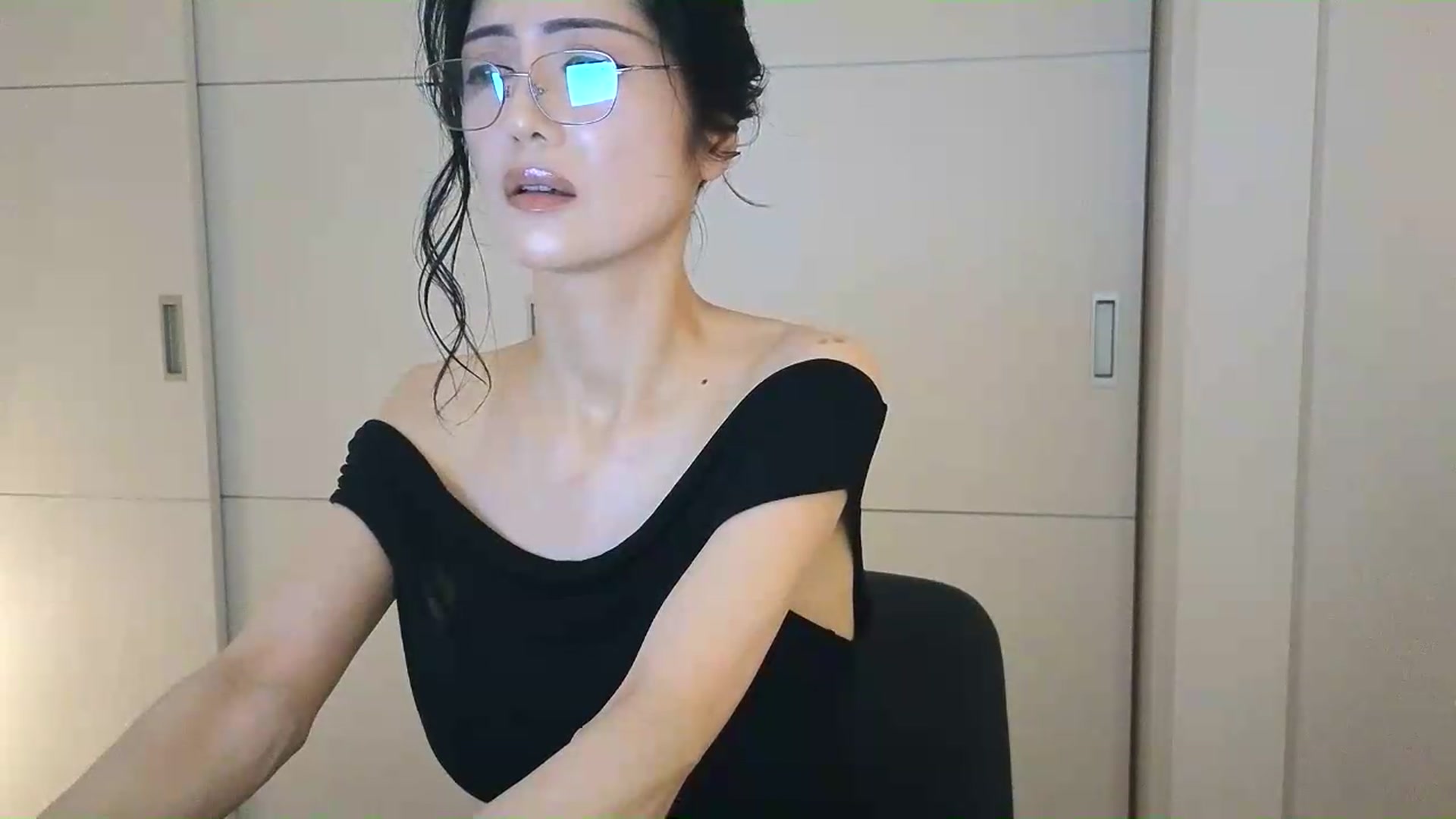 Gallery image thumbnail from Eleah's myfreecams stream on, 09/12/2026, 20:58 image 2 of 20