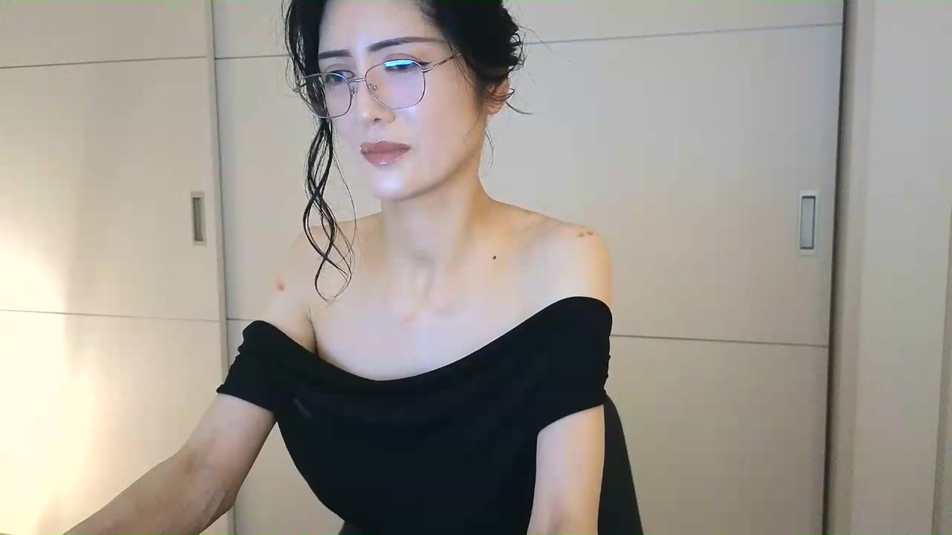 Gallery image thumbnail from Eleah's myfreecams stream on, 09/12/2026, 20:58 image 19 of 20