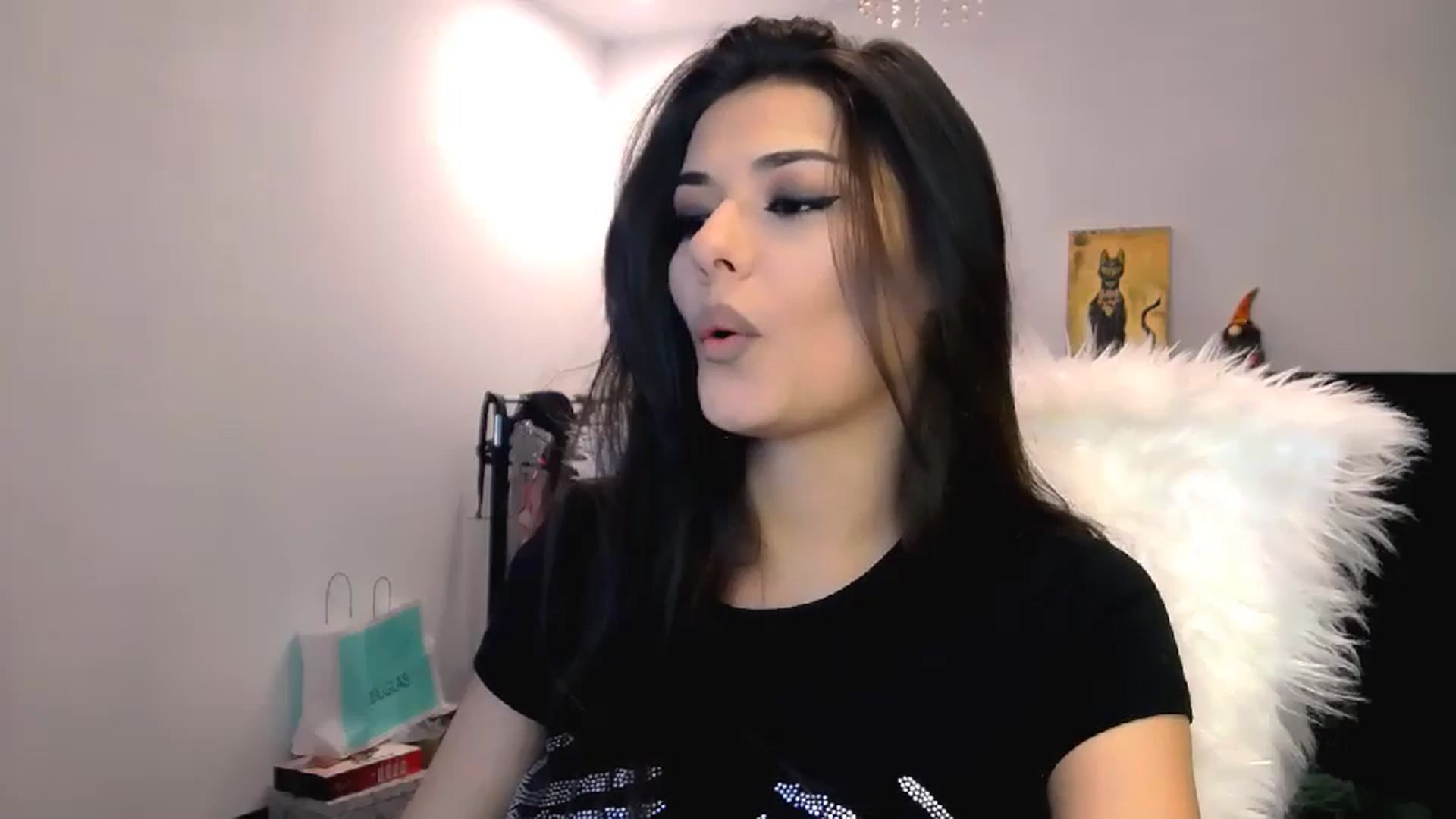 Gallery image thumbnail from Electra's myfreecams stream on, 01/04/2024, 24:09 image 4 of 20