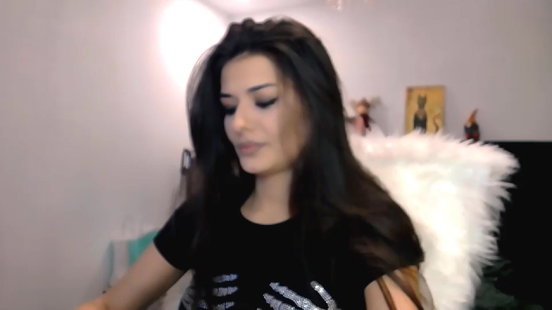 Gallery image thumbnail from Electra's myfreecams stream on, 01/04/2024, 24:09 image 14 of 20