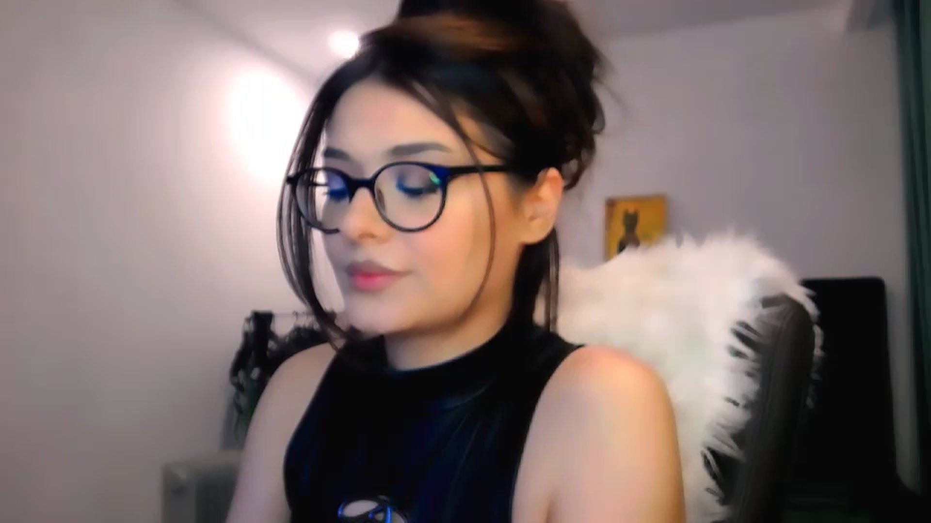 Gallery image thumbnail from Electra's myfreecams stream on, 04/08/2024, 23:25 image 12 of 20