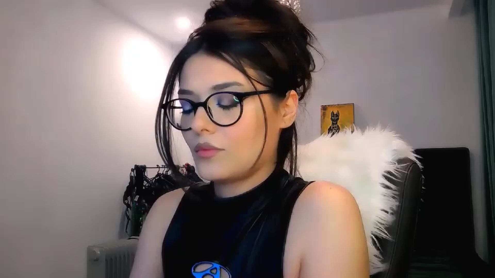 Gallery image thumbnail from Electra's myfreecams stream on, 04/08/2024, 23:25 image 10 of 20