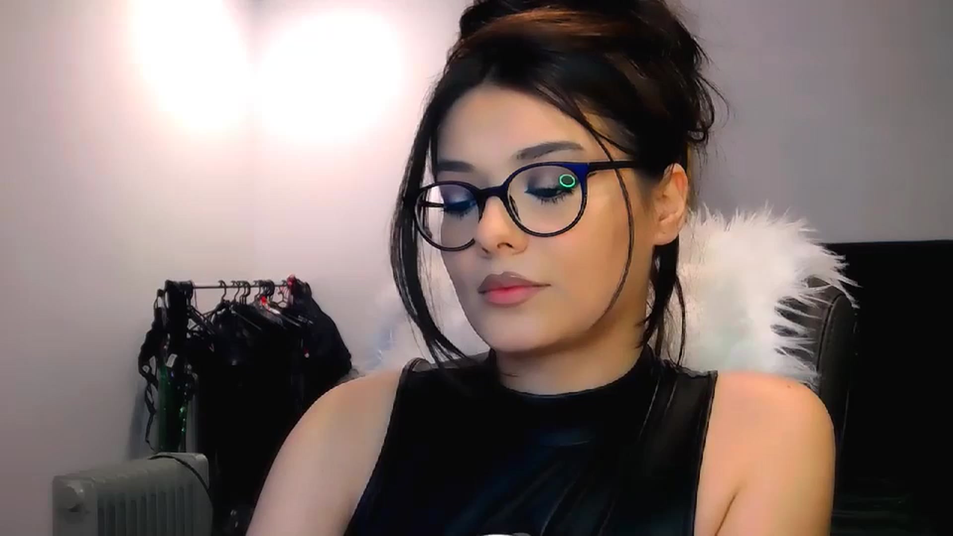 Gallery image thumbnail from Electra's myfreecams stream on, 04/08/2024, 23:25 image 3 of 20