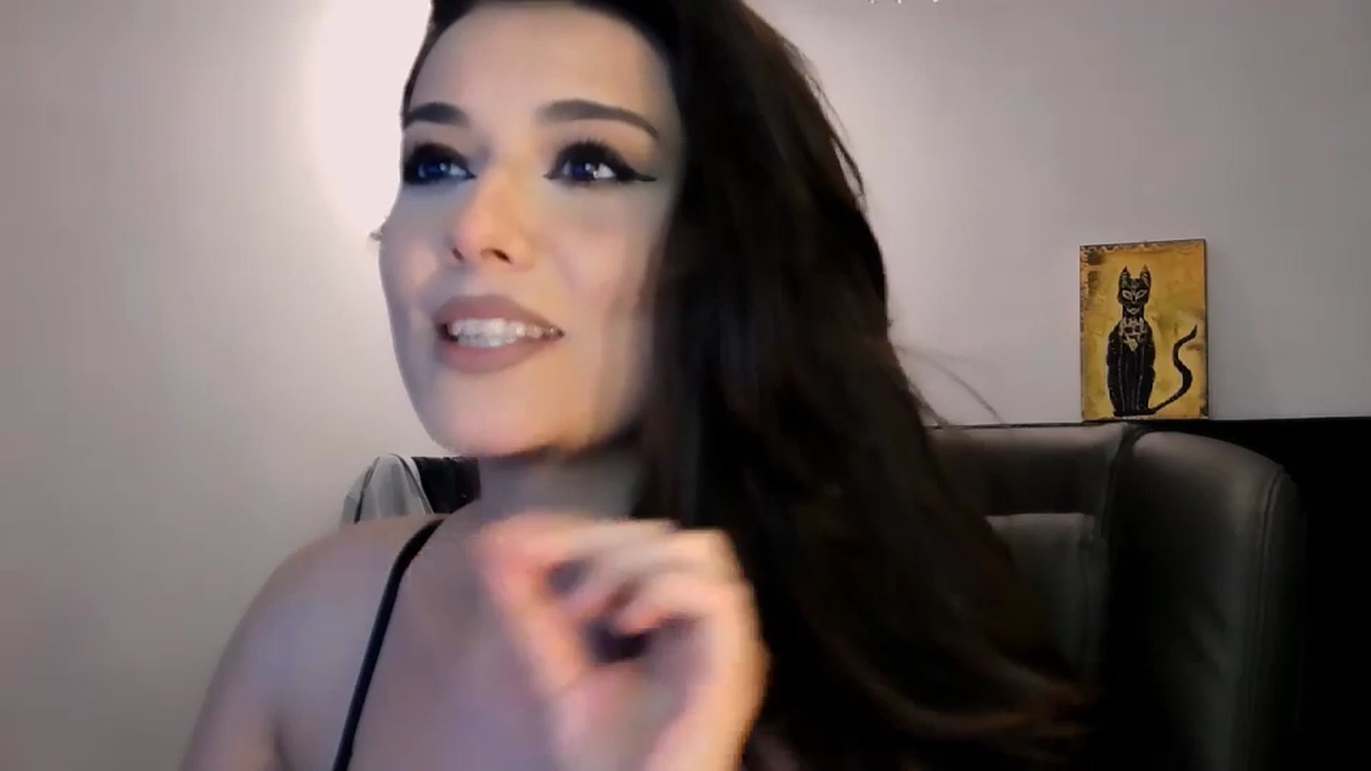 Gallery image thumbnail from Electra's myfreecams stream on, 06/25/2024, 23:06 image 10 of 20