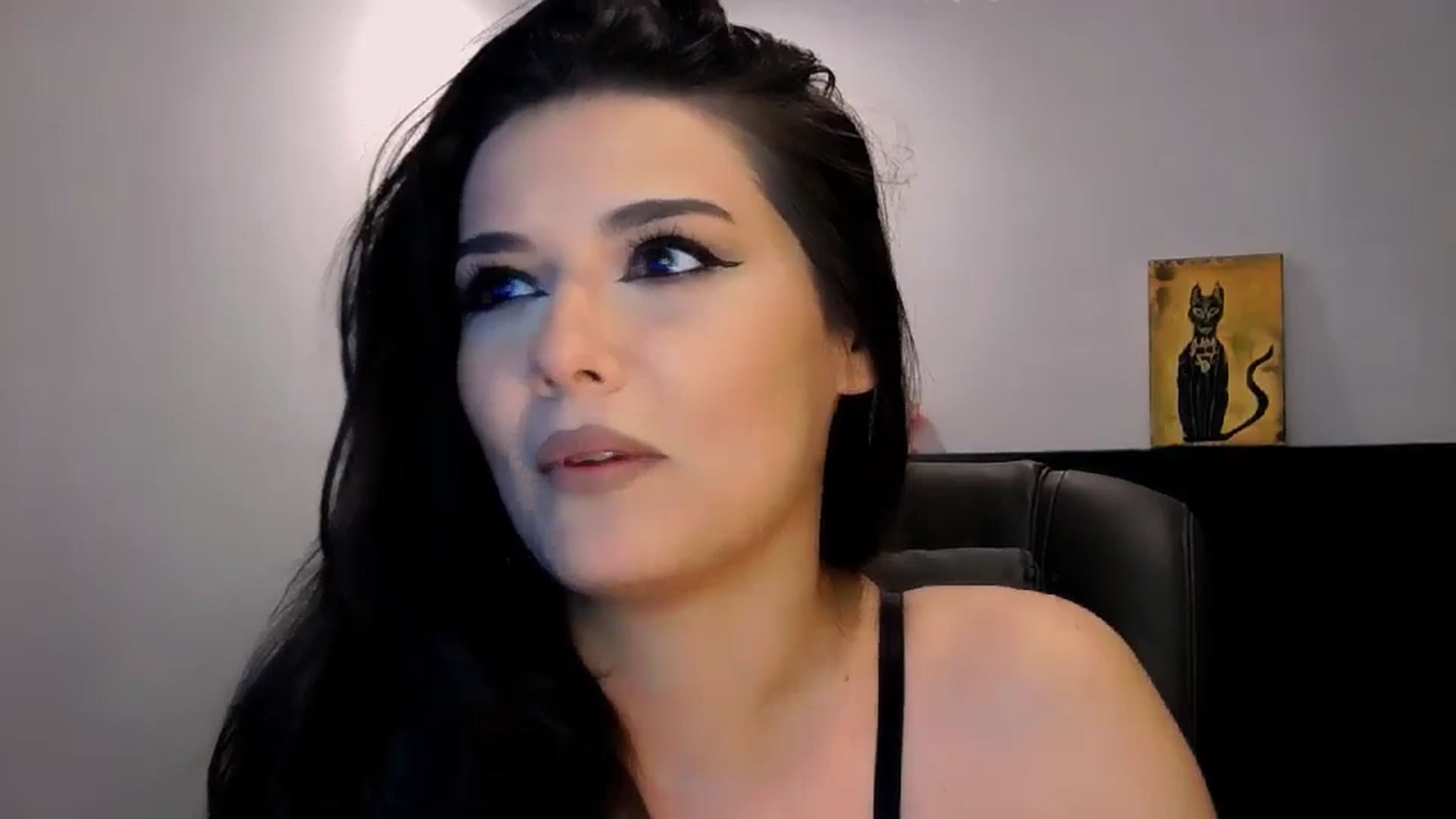 Gallery image thumbnail from Electra's myfreecams stream on, 06/25/2024, 23:06 image 13 of 20