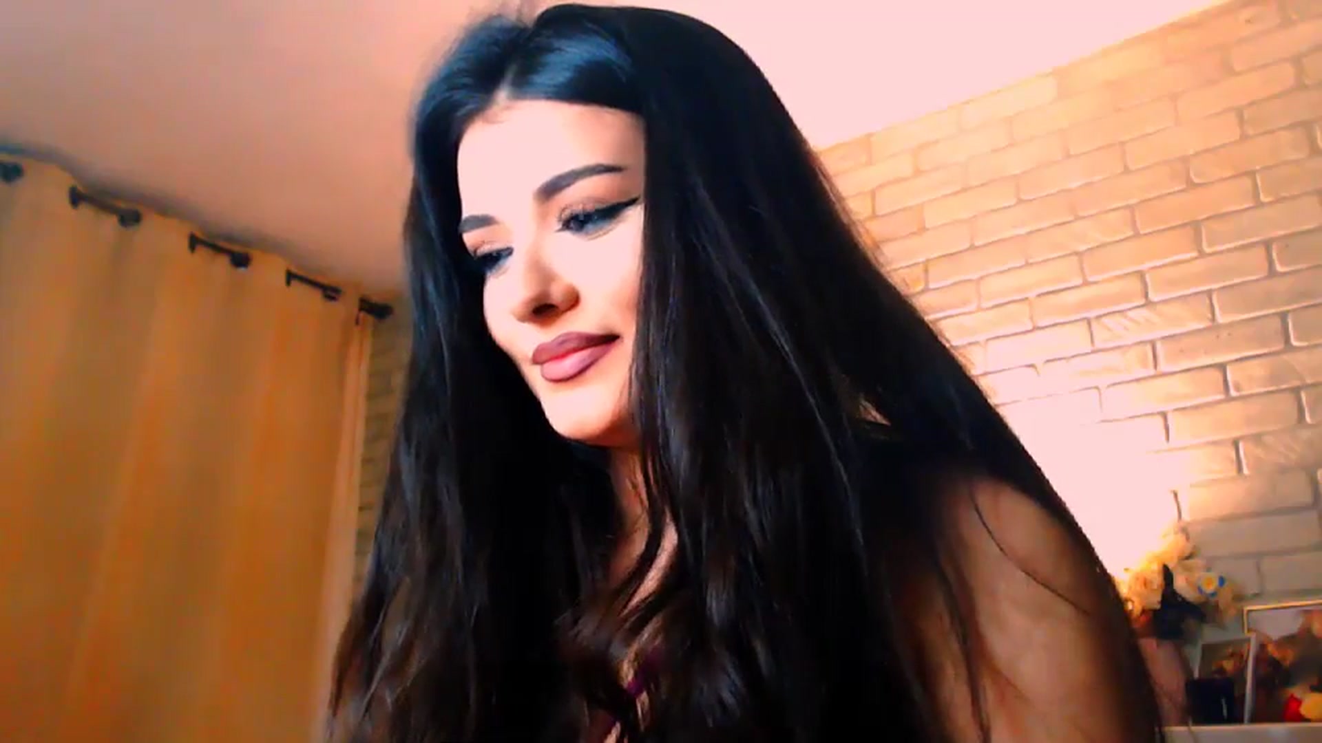 Gallery image thumbnail from Electra's myfreecams stream on, 01/27/2025, 24:18 image 14 of 20