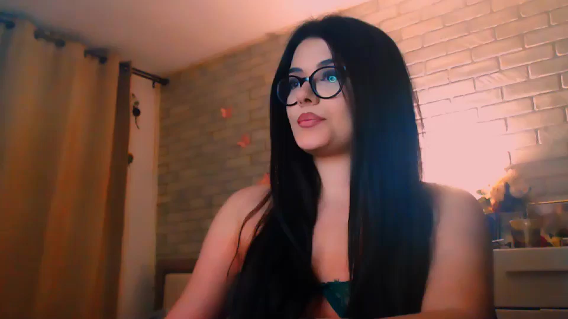Gallery image thumbnail from Electra's myfreecams stream on, 04/17/2025, 22:52 image 17 of 20