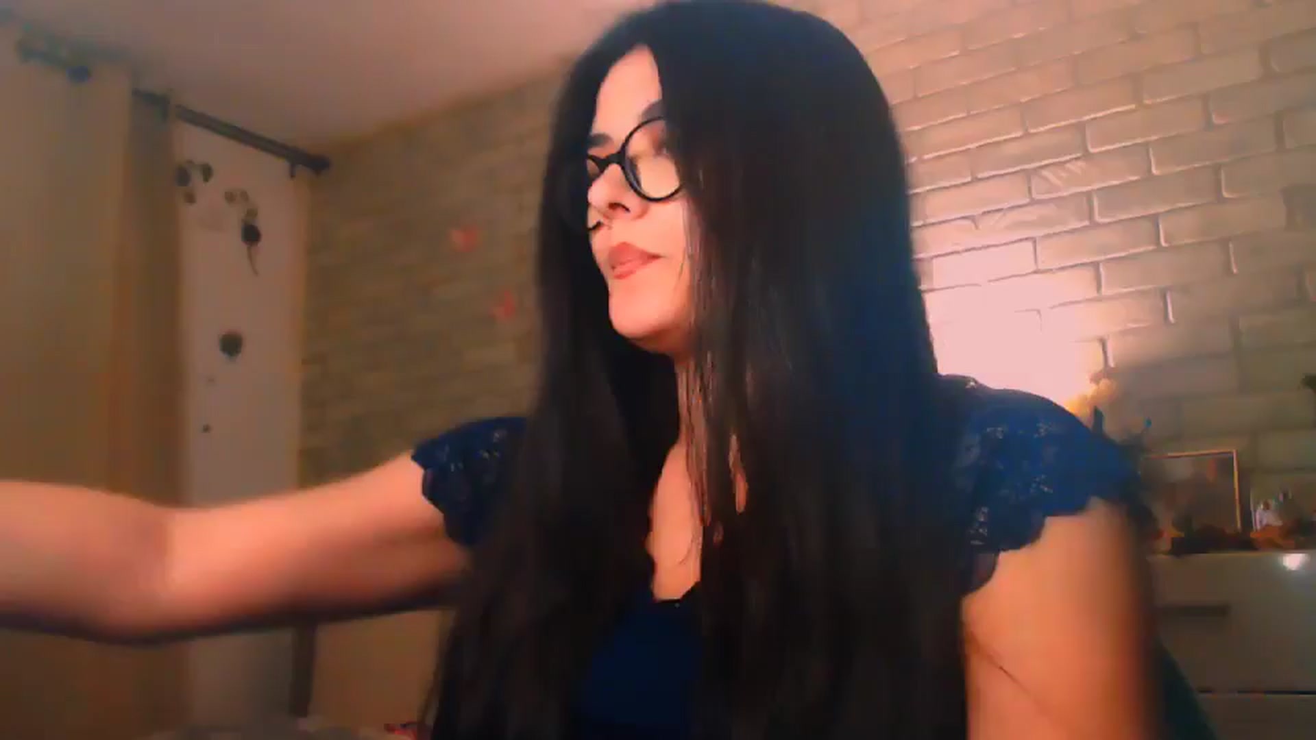 Gallery image thumbnail from Electra's myfreecams stream on, 04/28/2025, 22:41 image 4 of 20