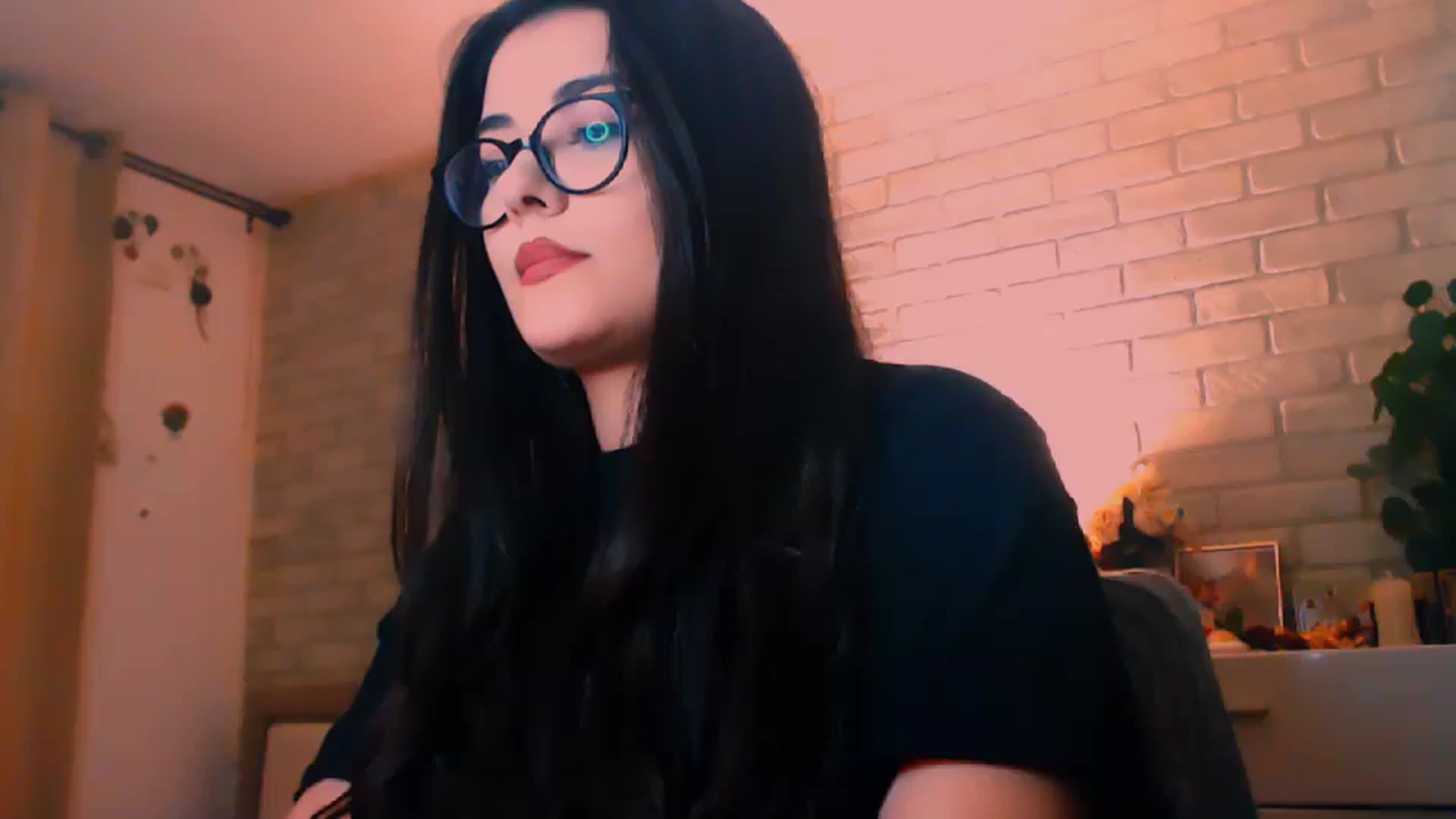 Gallery image thumbnail from Electra's myfreecams stream on, 05/04/2025, 22:32 image 14 of 20
