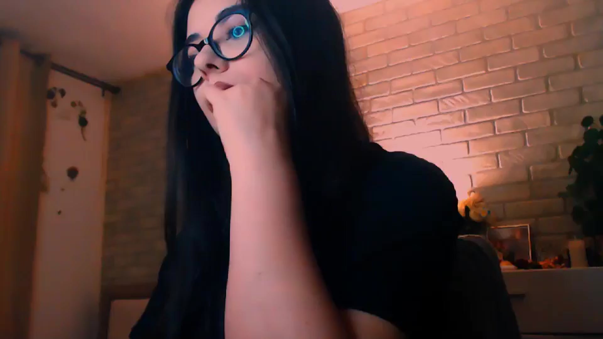 Gallery image thumbnail from Electra's myfreecams stream on, 05/04/2025, 22:32 image 18 of 20