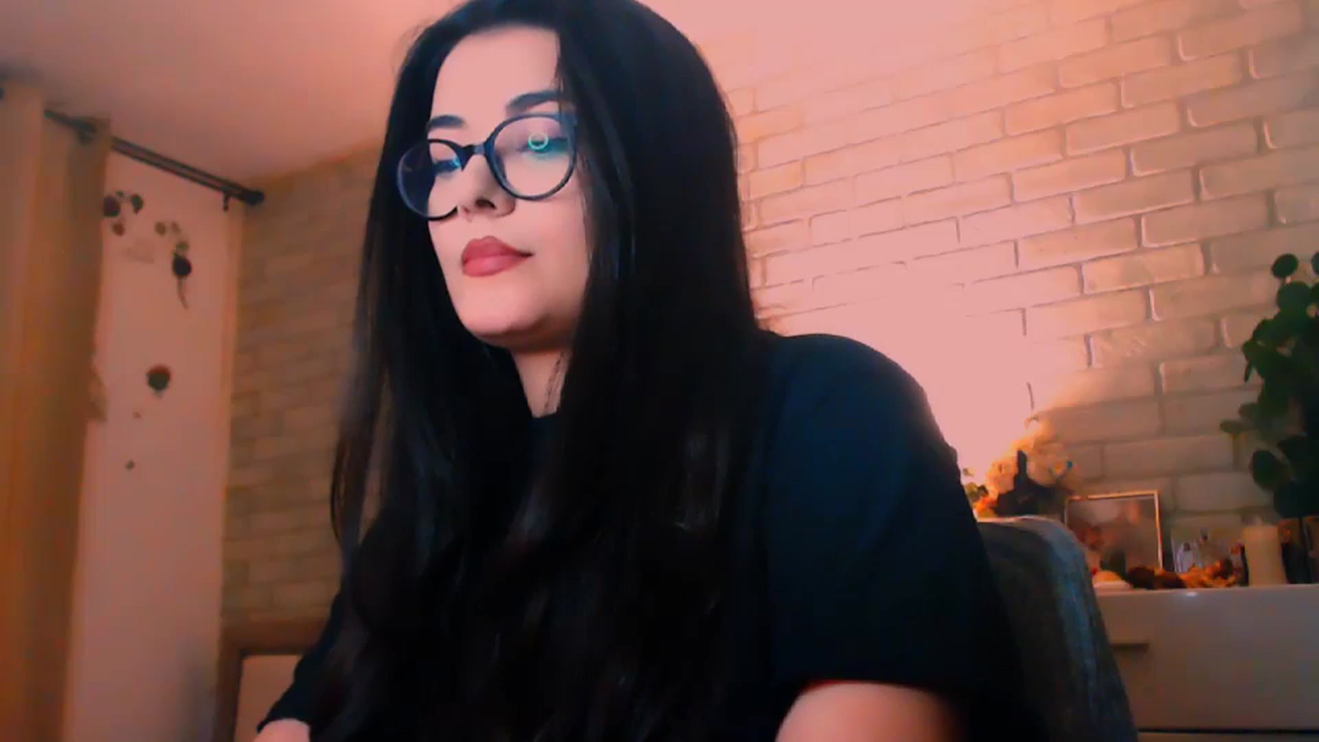 Gallery image thumbnail from Electra's myfreecams stream on, 05/04/2025, 22:32 image 17 of 20