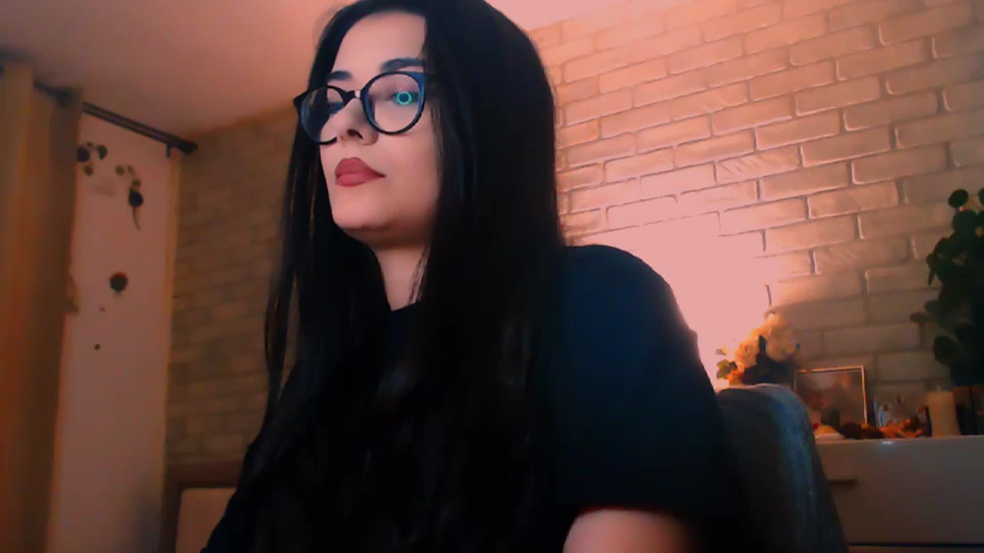 Gallery image thumbnail from Electra's myfreecams stream on, 05/04/2025, 22:32 image 12 of 20