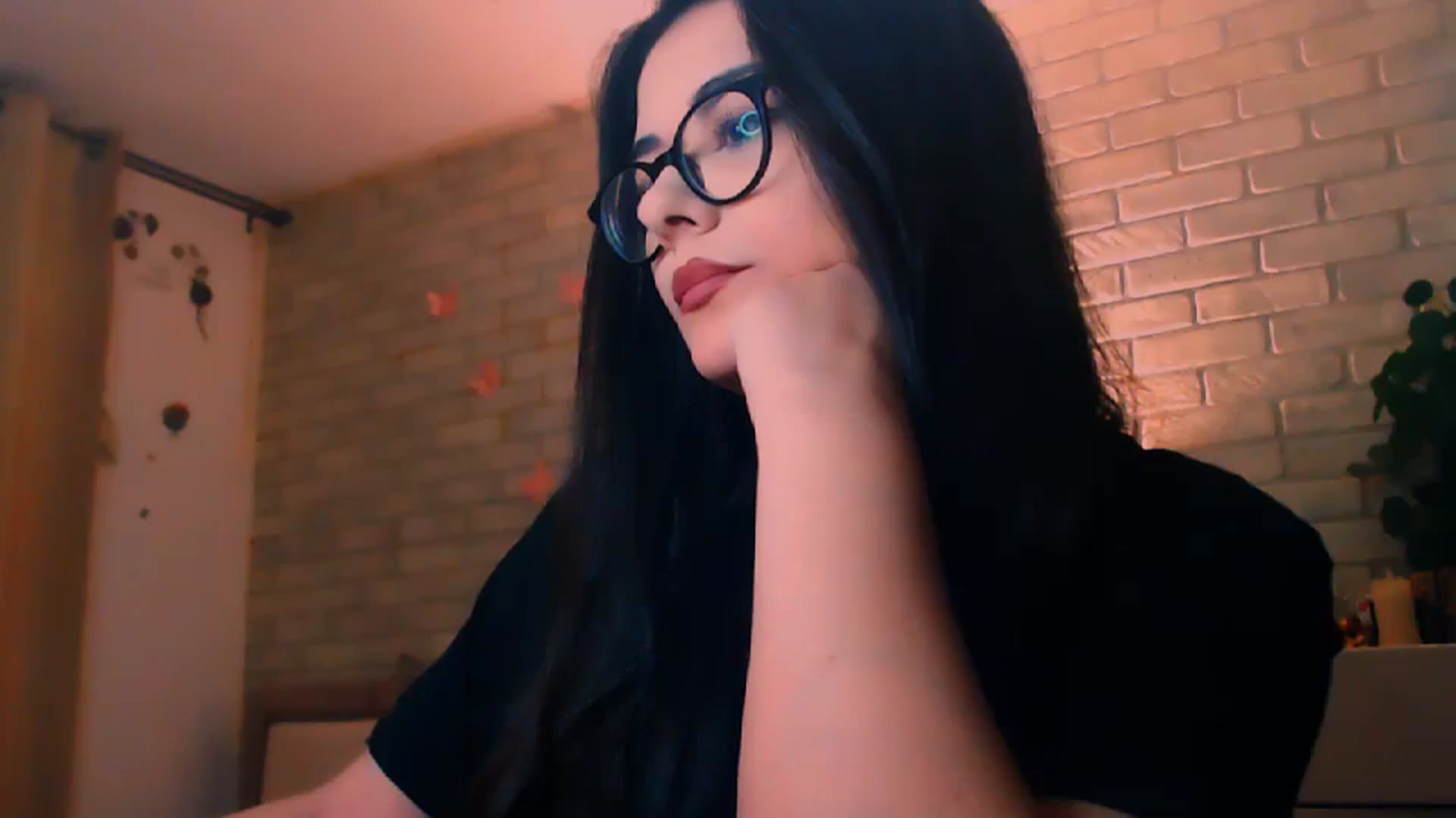 Gallery image thumbnail from Electra's myfreecams stream on, 05/04/2025, 22:32 image 6 of 20