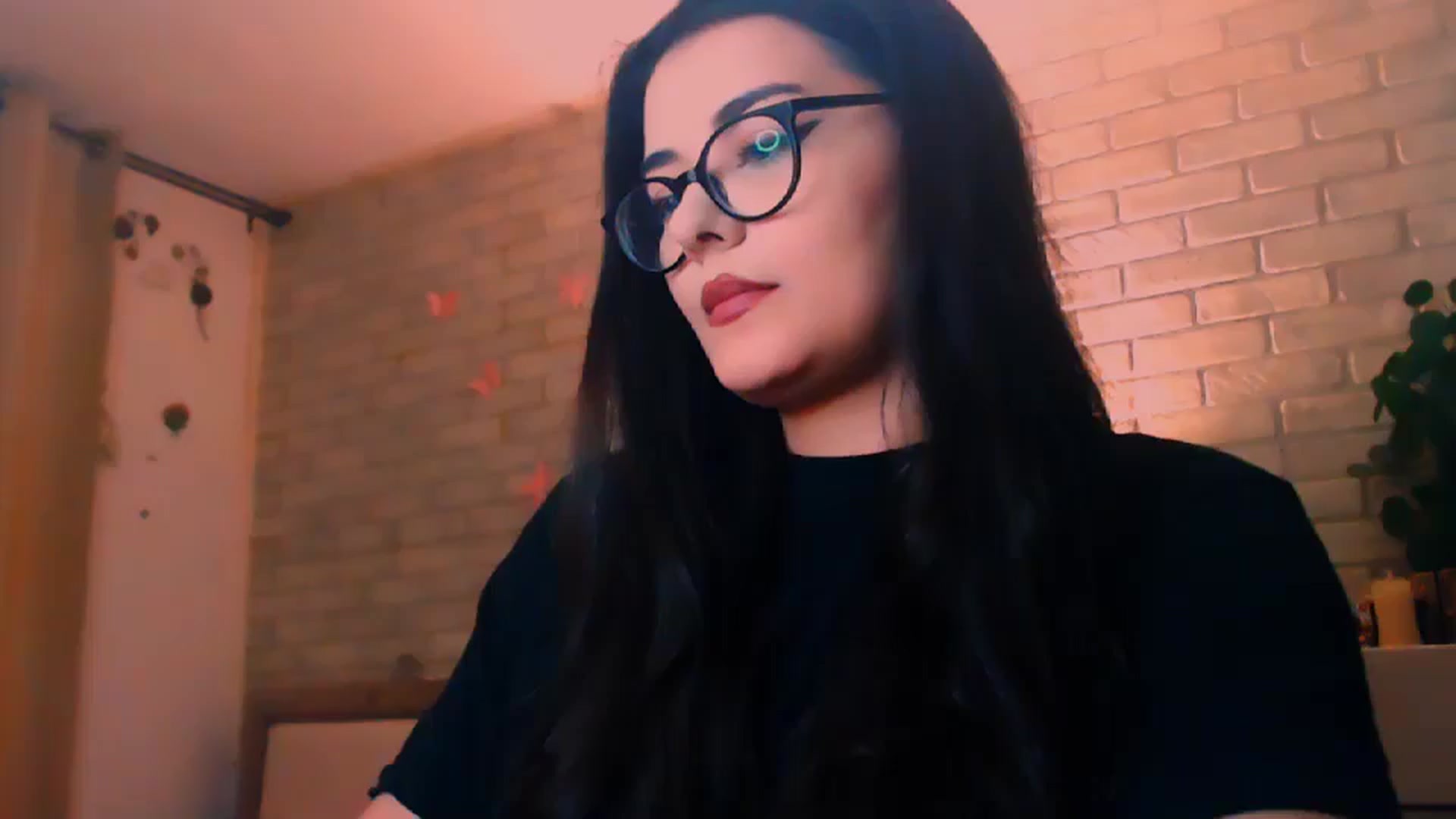 Gallery image thumbnail from Electra's myfreecams stream on, 05/04/2025, 22:32 image 2 of 20