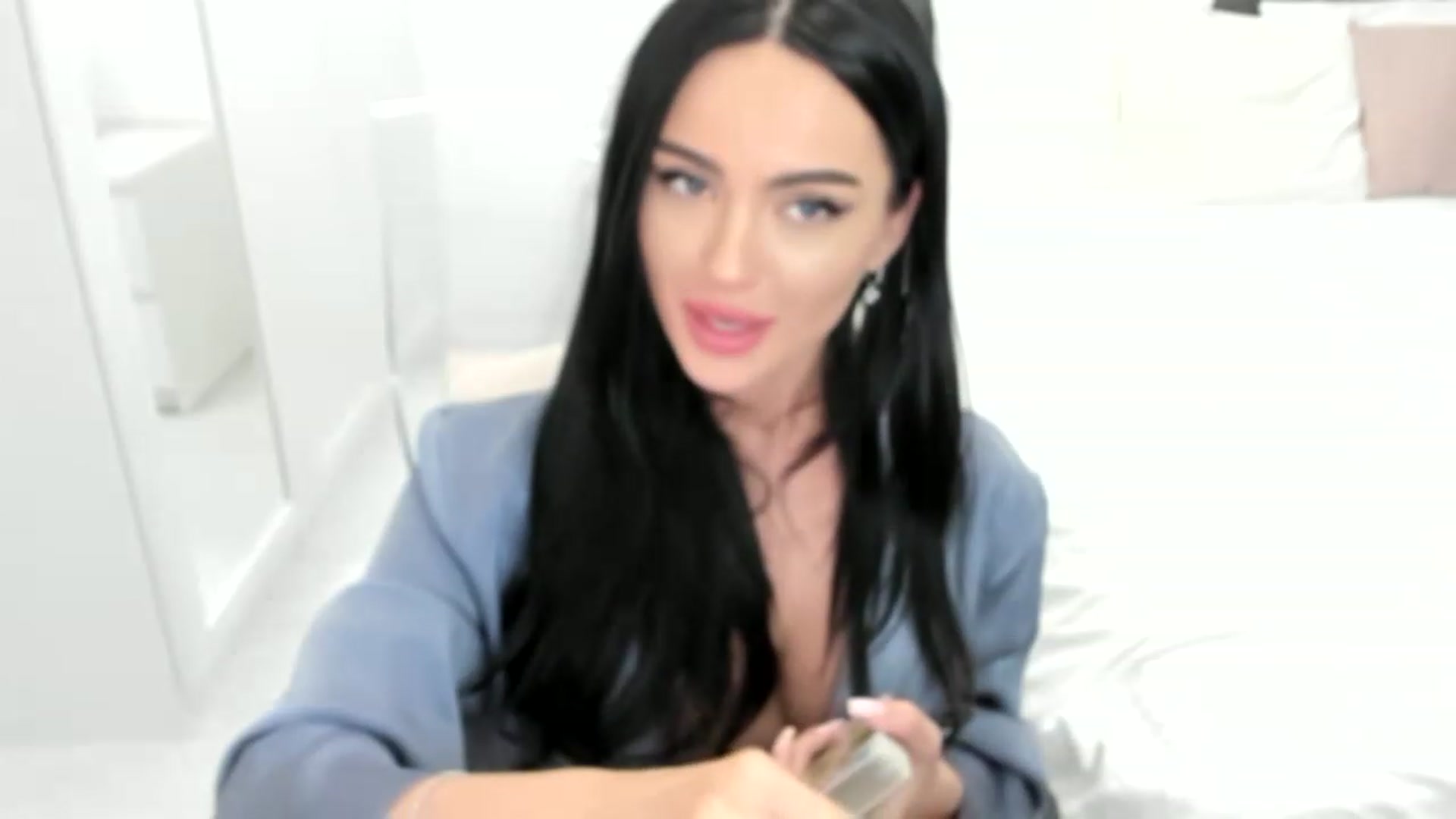 Gallery image thumbnail from ElectraKisss's myfreecams stream on, 01/22/2023, 23:17 image 17 of 20