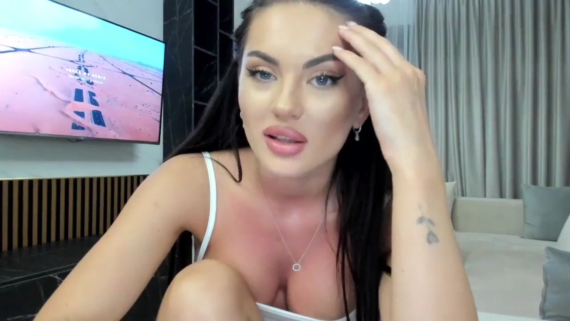Gallery image thumbnail from ElectraKisss's myfreecams stream on, 10/07/2023, 23:04 image 18 of 20