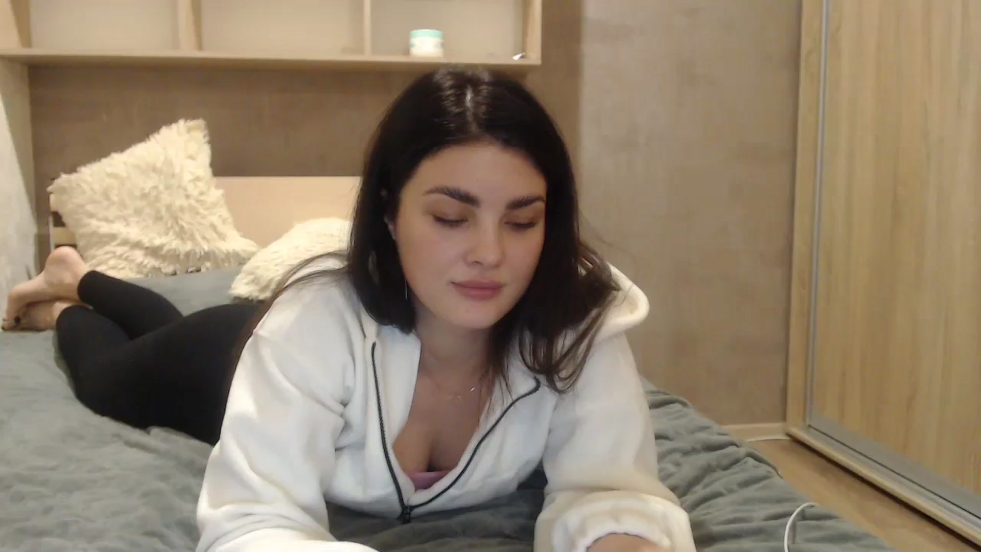 Gallery image thumbnail from Elegancee's myfreecams stream on, 12/16/2023, 17:38 image 13 of 20