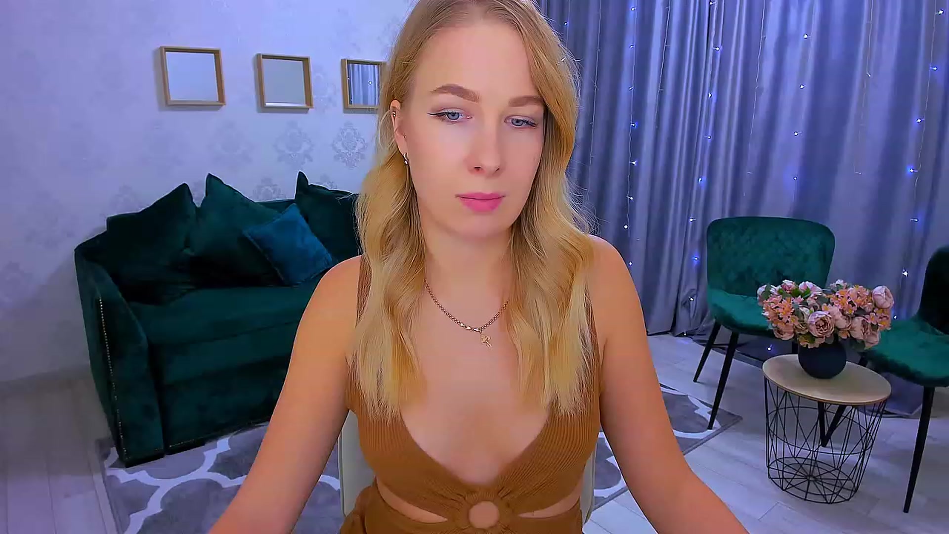 Gallery image thumbnail from ElegantLook's myfreecams stream on, 11/25/2022, 09:29 image 14 of 20