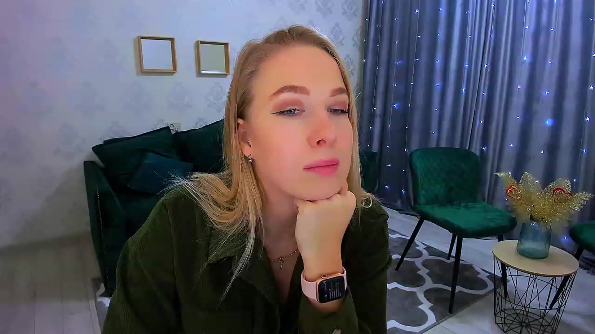 Gallery image thumbnail from ElegantLook's myfreecams stream on, 12/02/2022, 09:18 image 4 of 20