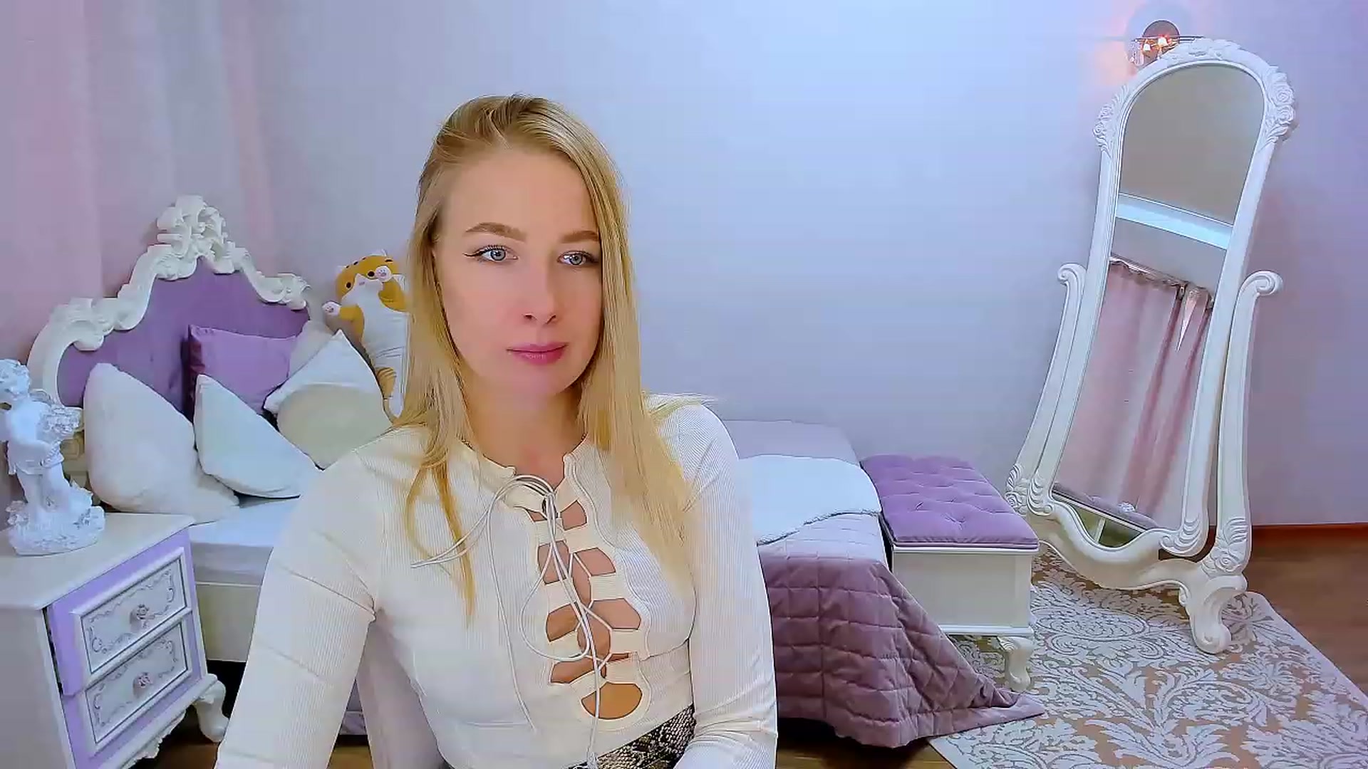 Gallery image thumbnail from ElegantLook's myfreecams stream on, 12/05/2022, 08:07 image 13 of 20