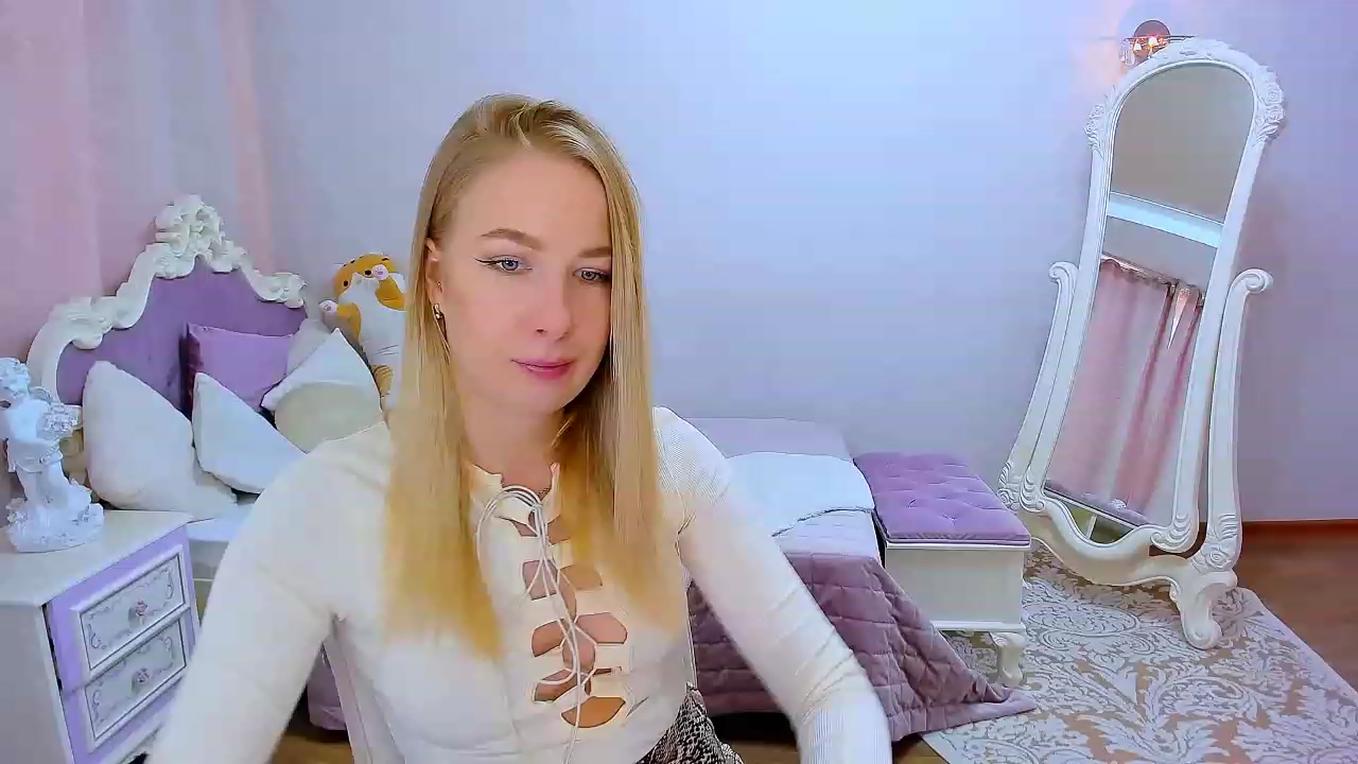 Gallery image thumbnail from ElegantLook's myfreecams stream on, 12/05/2022, 08:07 image 18 of 20