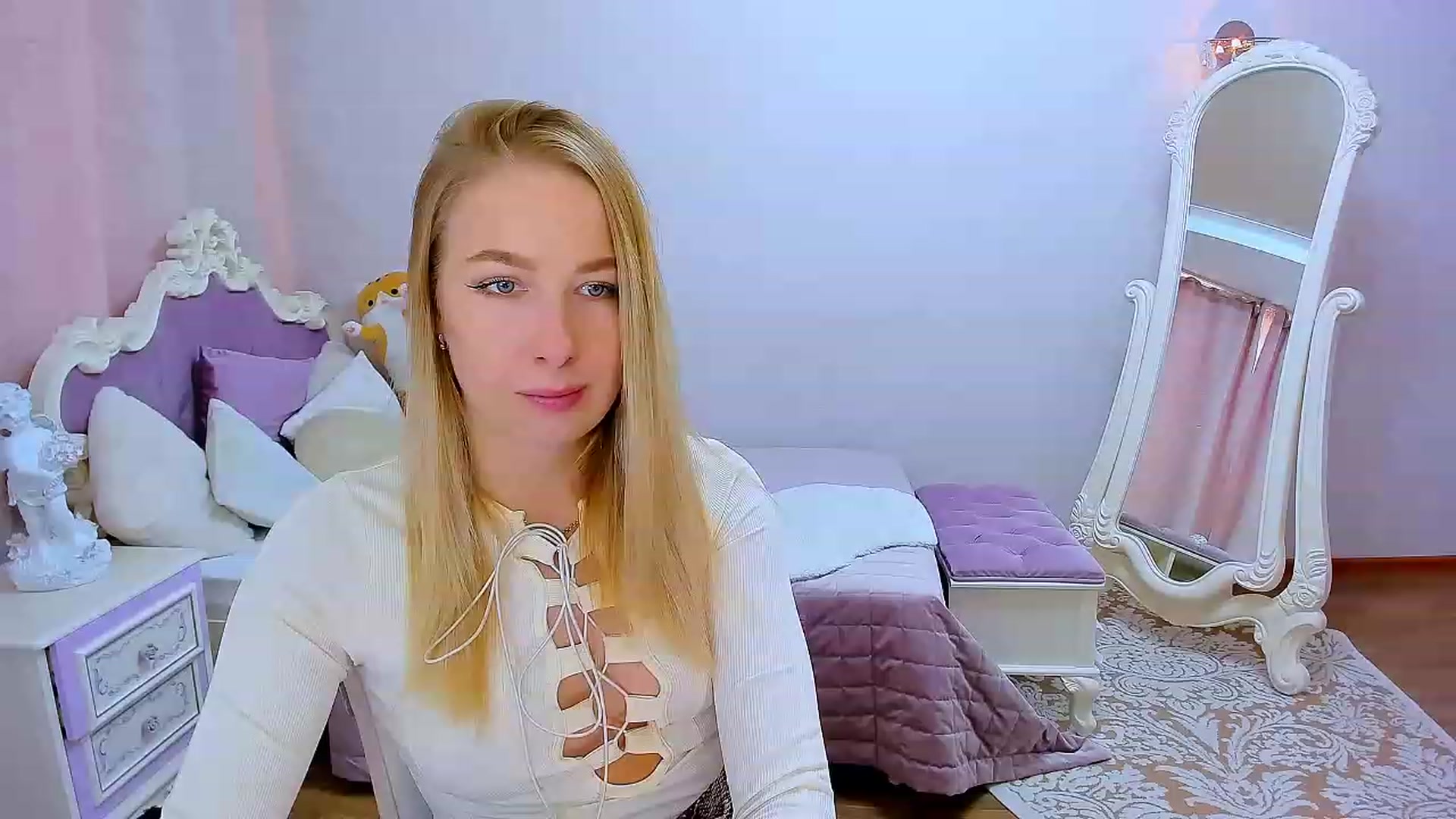 Gallery image thumbnail from ElegantLook's myfreecams stream on, 12/05/2022, 08:07 image 17 of 20