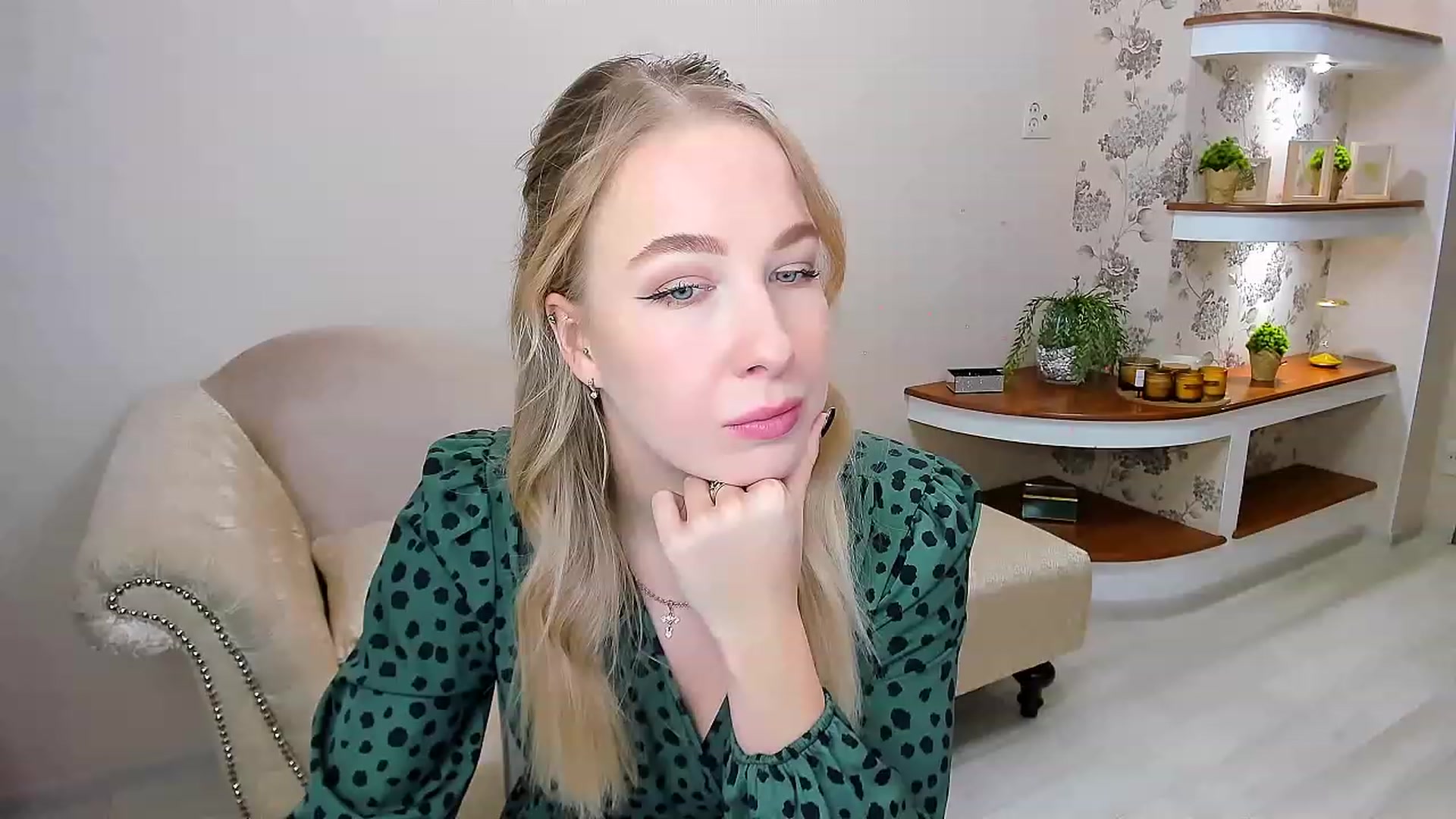 Gallery image thumbnail from ElegantLook's myfreecams stream on, 12/06/2022, 09:53 image 8 of 20
