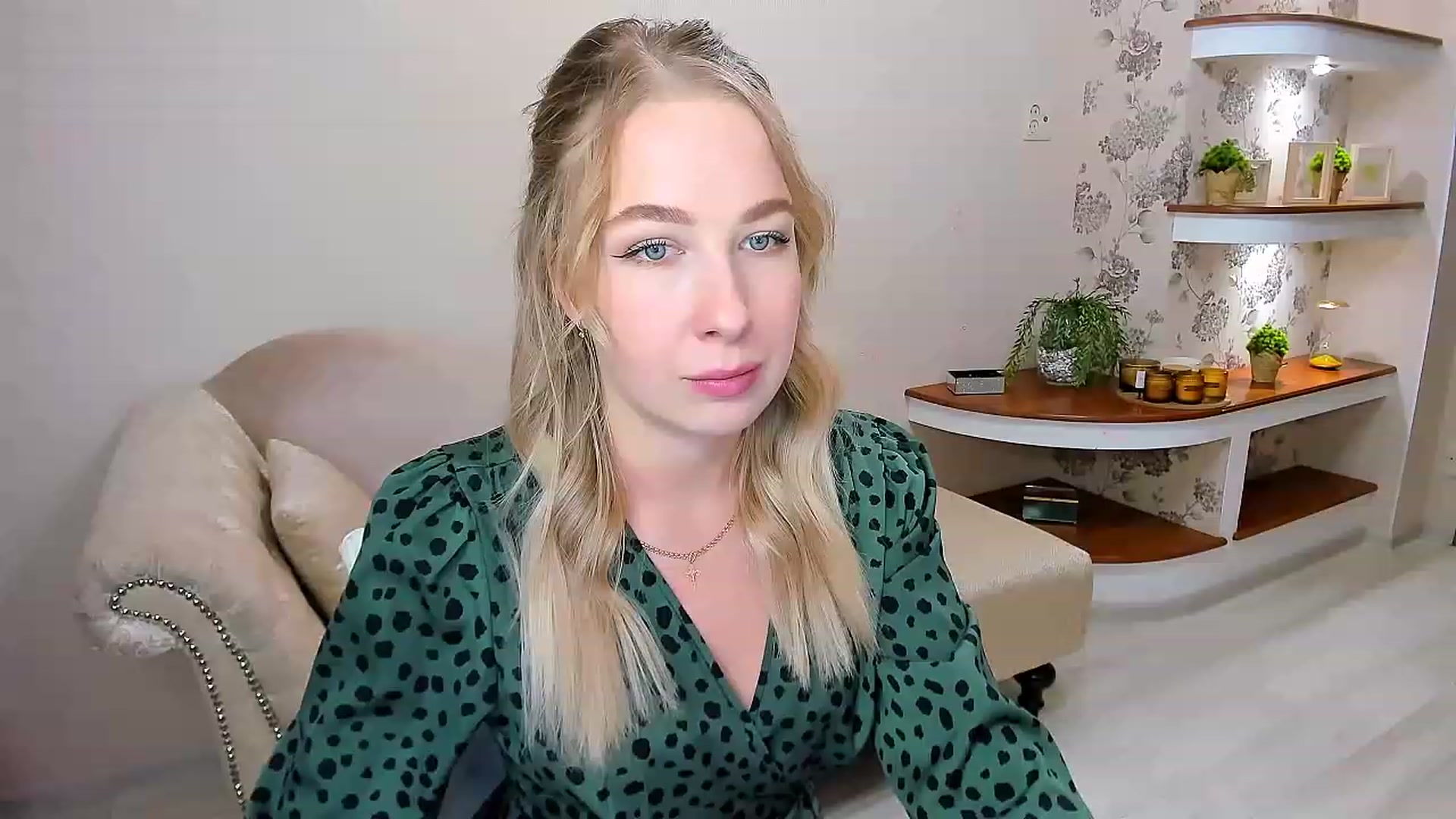 Gallery image thumbnail from ElegantLook's myfreecams stream on, 12/06/2022, 11:19 image 6 of 20