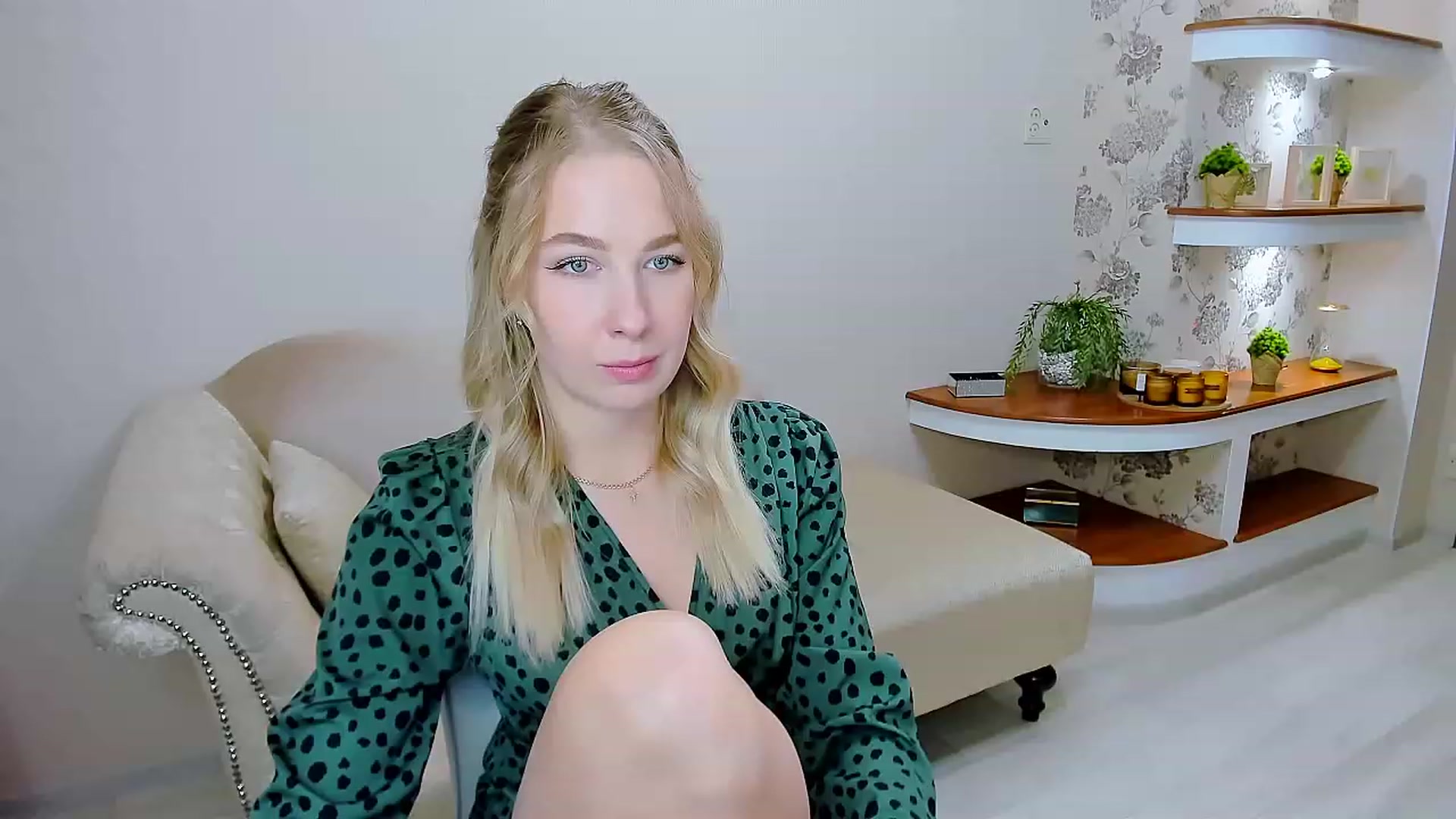 Gallery image thumbnail from ElegantLook's myfreecams stream on, 12/06/2022, 11:43 image 10 of 20