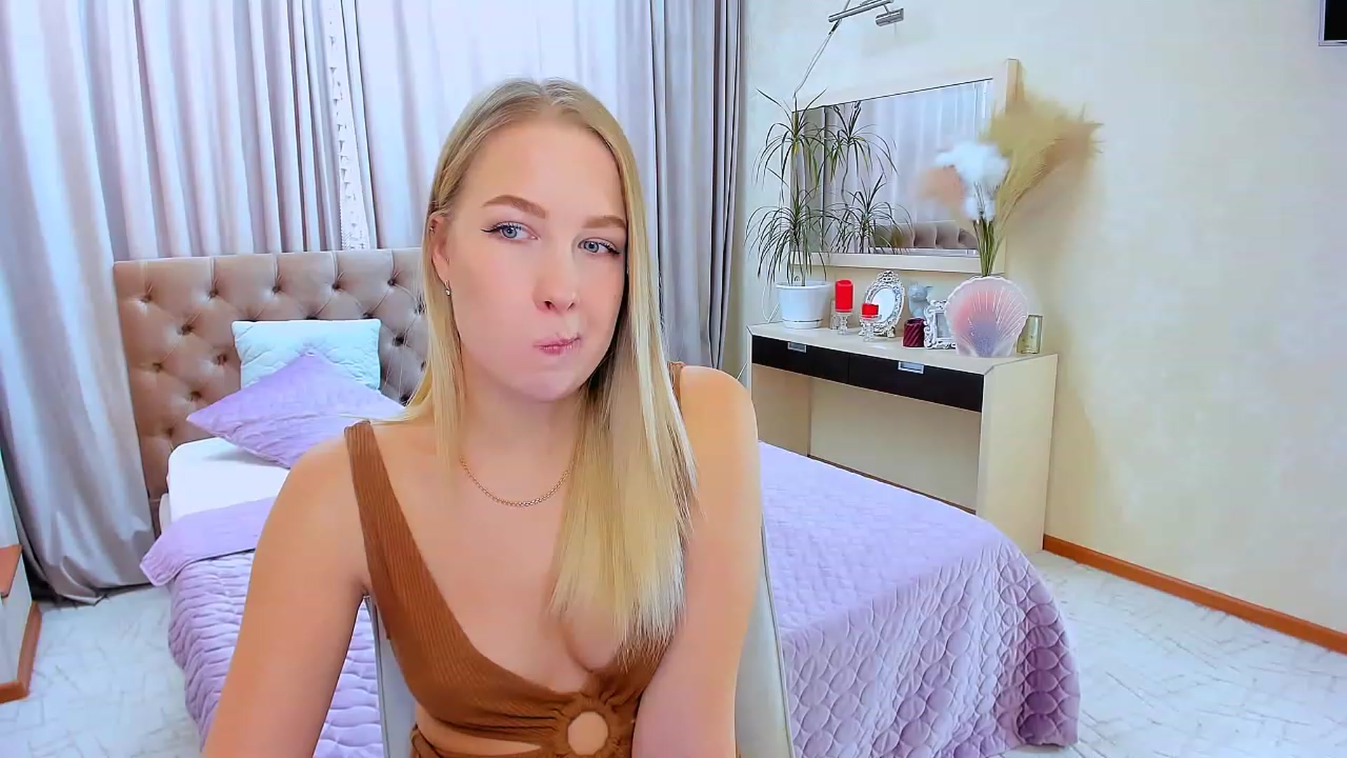 Gallery image thumbnail from ElegantLook's myfreecams stream on, 12/07/2022, 09:43 image 14 of 20
