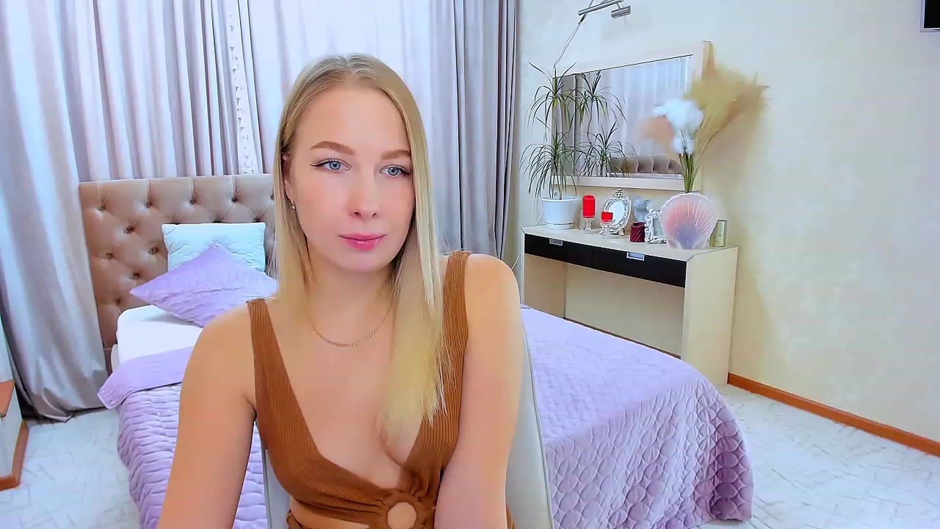 Gallery image thumbnail from ElegantLook's myfreecams stream on, 12/07/2022, 09:43 image 15 of 20