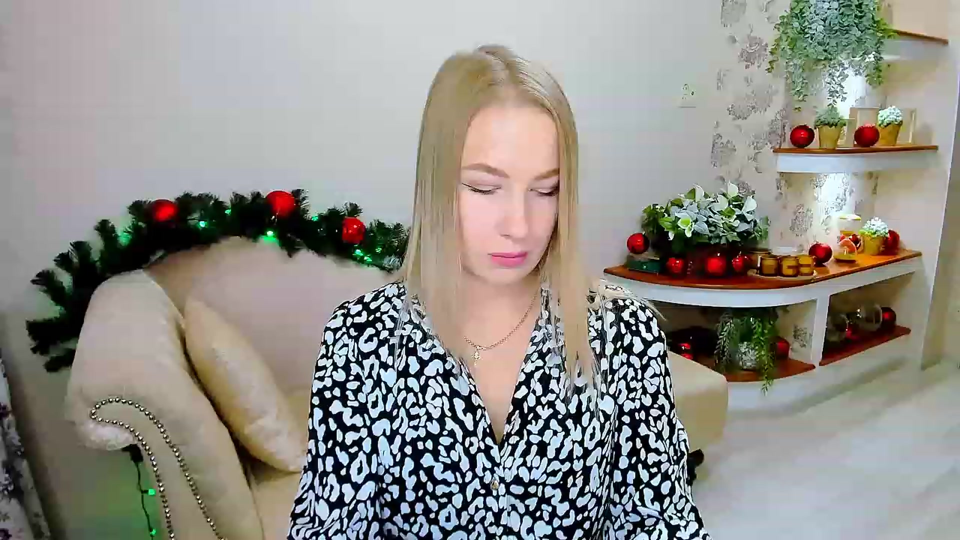 Gallery image thumbnail from ElegantLook's myfreecams stream on, 12/15/2022, 08:06 image 1 of 20
