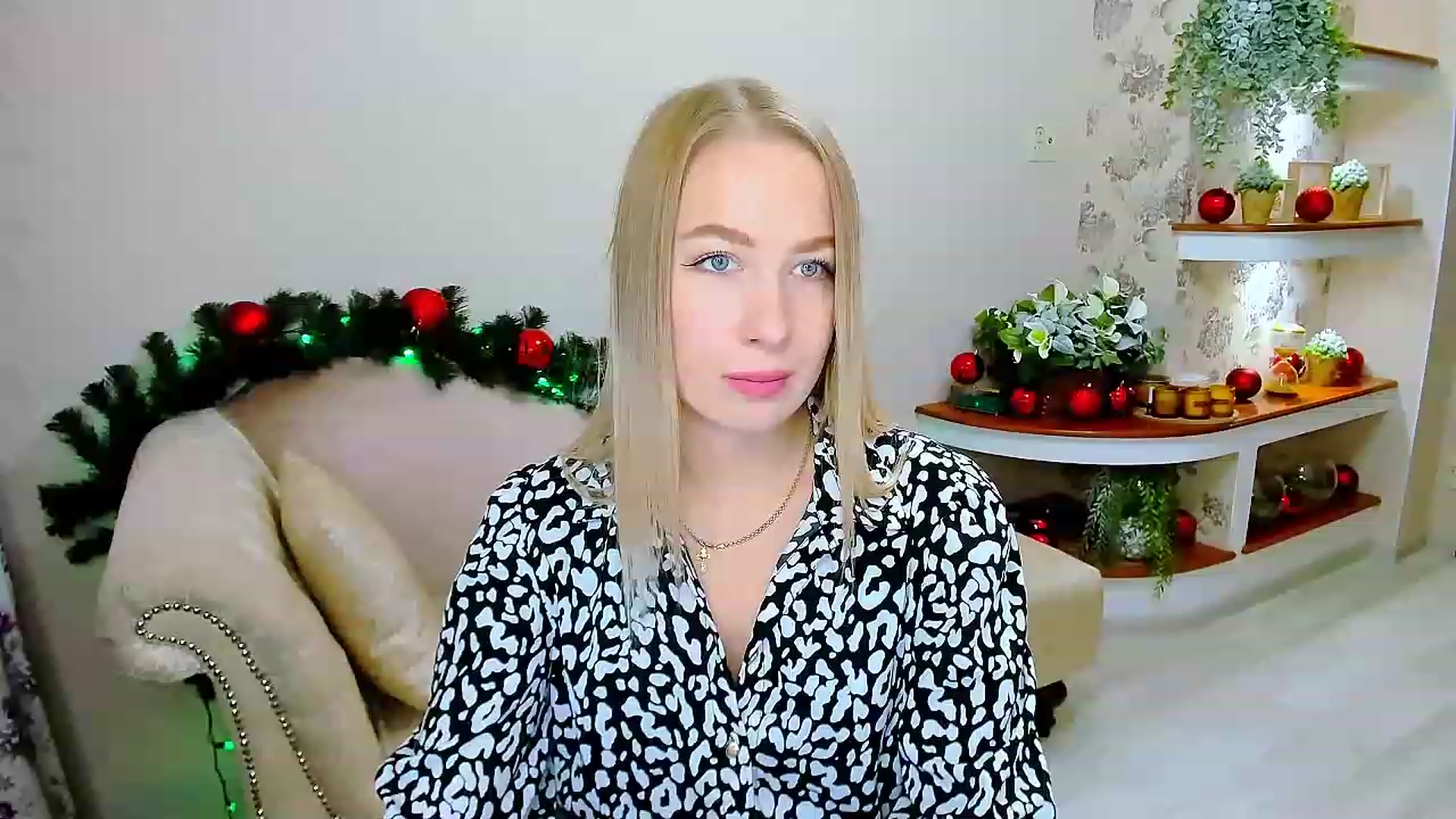 Gallery image thumbnail from ElegantLook's myfreecams stream on, 12/15/2022, 08:06 image 14 of 20