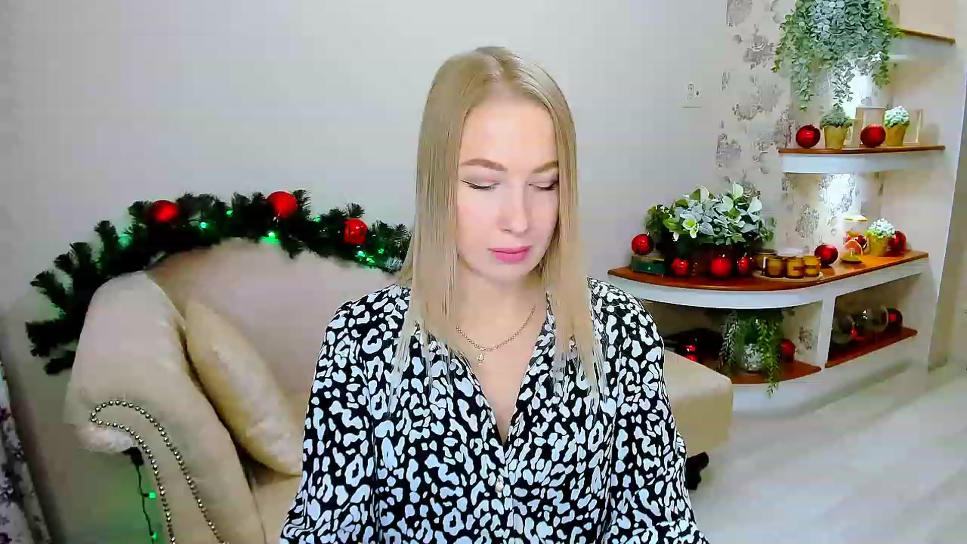 Gallery image thumbnail from ElegantLook's myfreecams stream on, 12/15/2022, 08:06 image 7 of 20