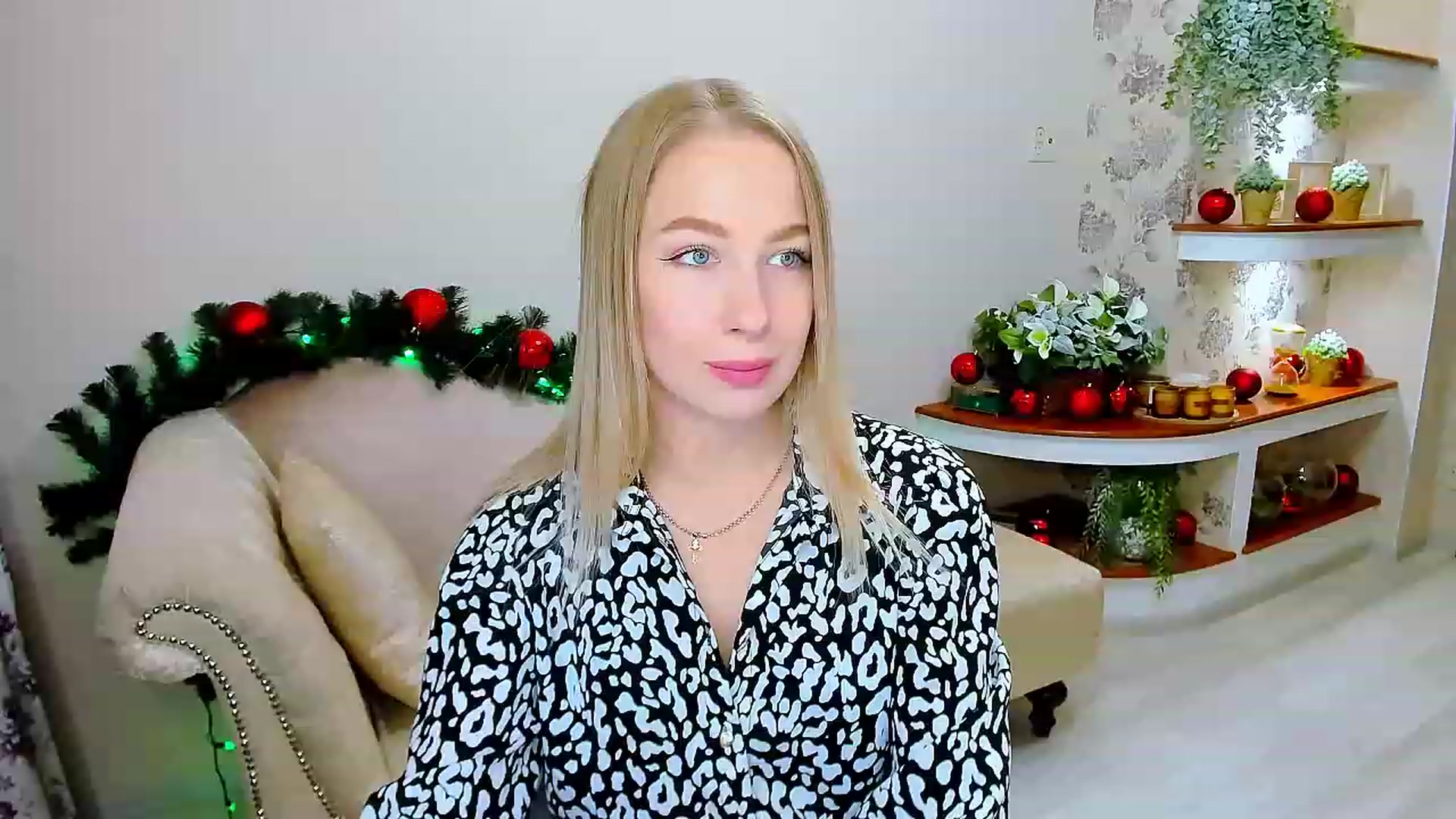 Gallery image thumbnail from ElegantLook's myfreecams stream on, 12/15/2022, 08:06 image 13 of 20