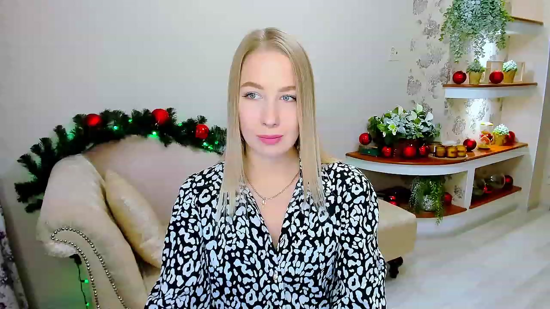 Gallery image thumbnail from ElegantLook's myfreecams stream on, 12/15/2022, 08:06 image 10 of 20