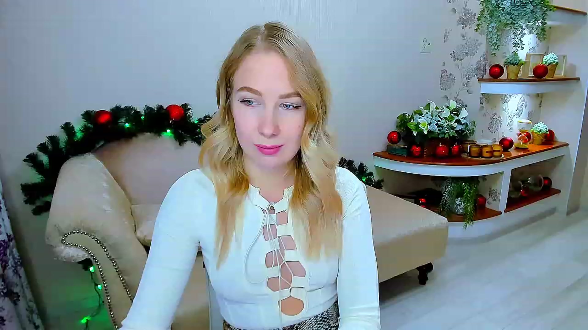 Gallery image thumbnail from ElegantLook's myfreecams stream on, 12/16/2022, 08:11 image 13 of 20