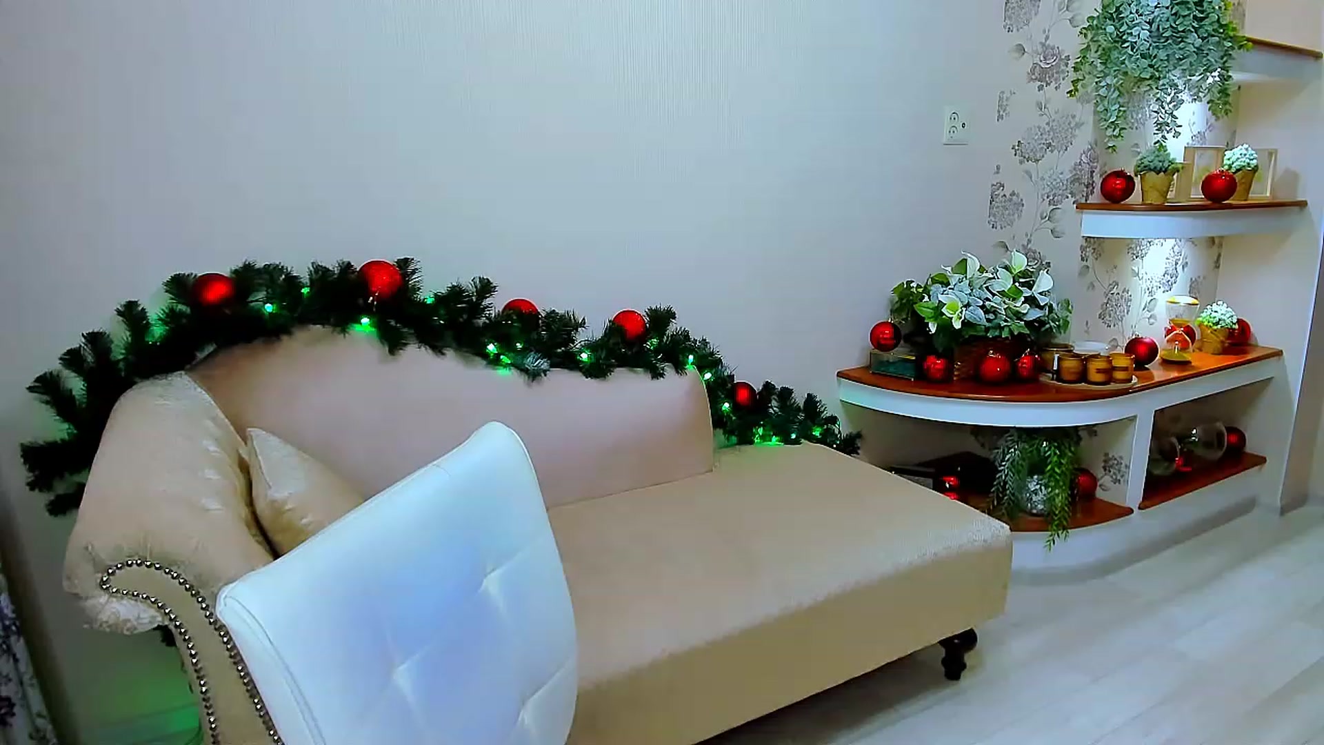 Gallery image thumbnail from ElegantLook's myfreecams stream on, 12/16/2022, 09:53 image 1 of 20