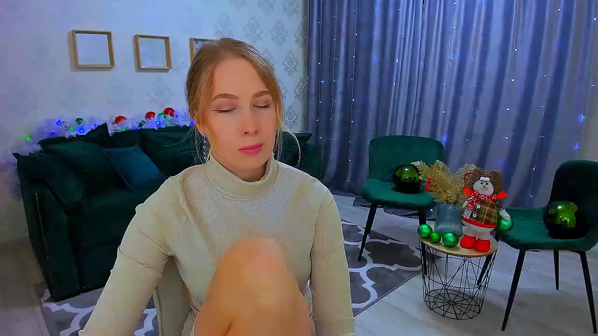 Gallery image thumbnail from ElegantLook's myfreecams stream on, 12/20/2022, 09:30 image 12 of 20