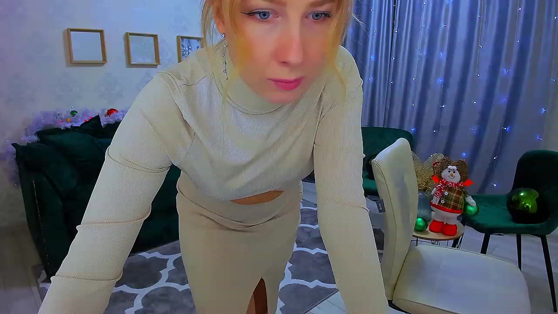 Gallery image thumbnail from ElegantLook's myfreecams stream on, 12/20/2022, 10:01 image 19 of 20