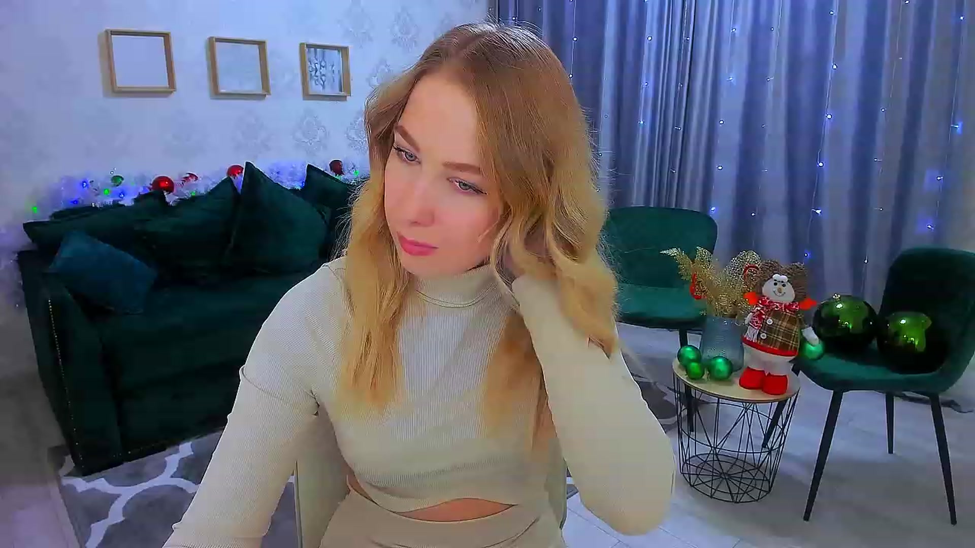 Gallery image thumbnail from ElegantLook's myfreecams stream on, 12/22/2022, 07:15 image 17 of 20