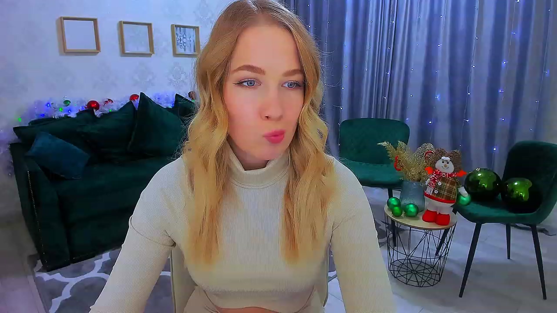 Gallery image thumbnail from ElegantLook's myfreecams stream on, 12/22/2022, 07:15 image 4 of 20