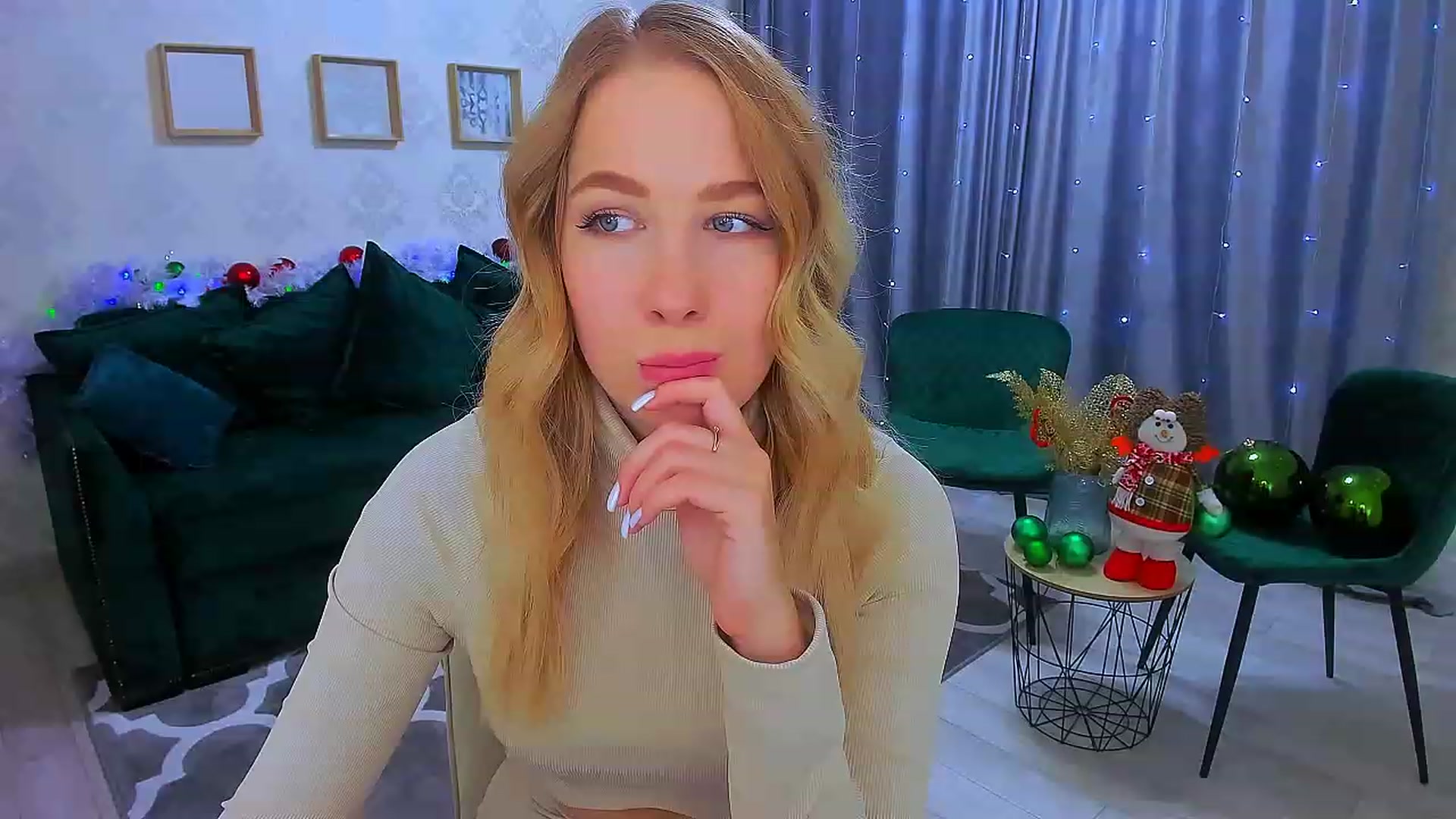 Gallery image thumbnail from ElegantLook's myfreecams stream on, 12/22/2022, 07:15 image 1 of 20