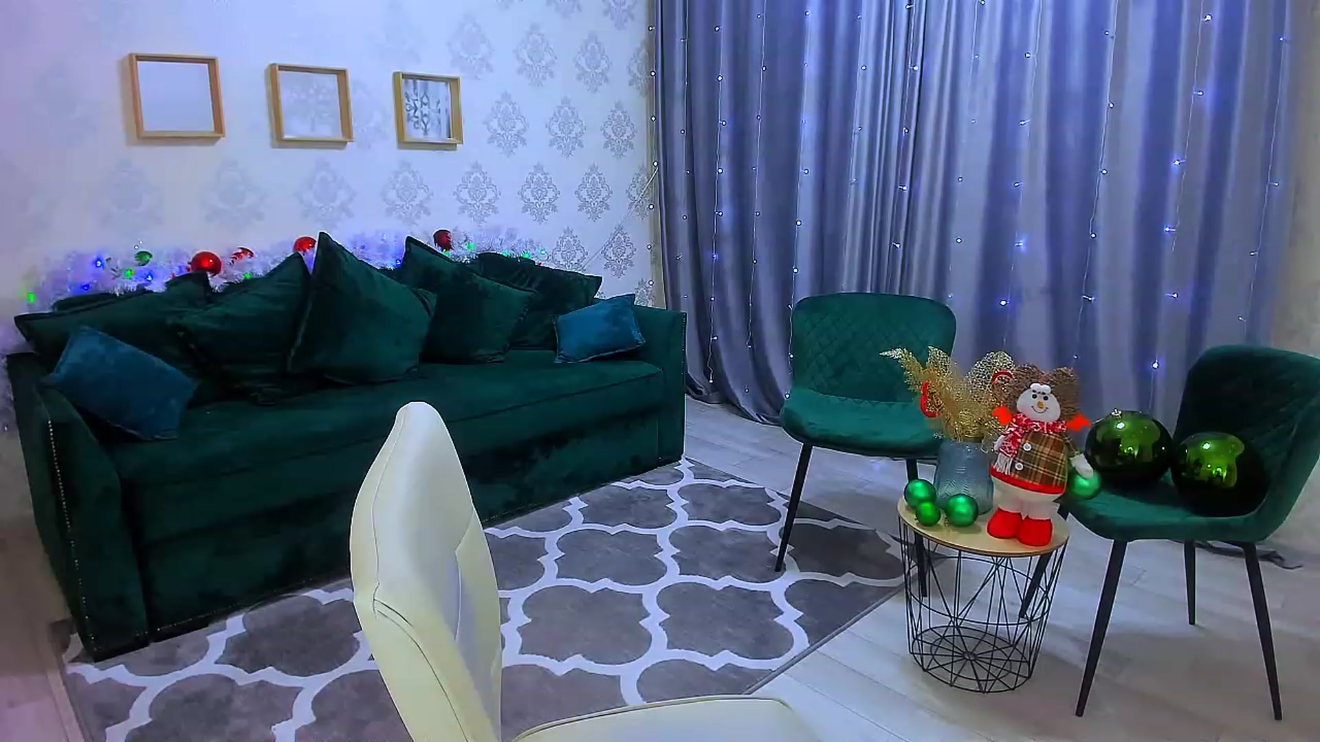 Gallery image thumbnail from ElegantLook's myfreecams stream on, 12/22/2022, 08:35 image 15 of 20