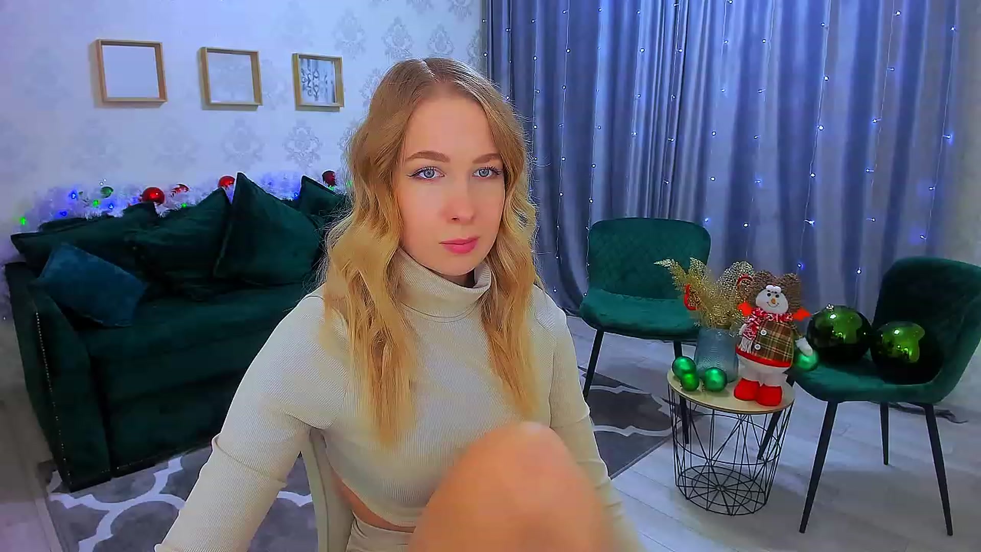 Gallery image thumbnail from ElegantLook's myfreecams stream on, 12/22/2022, 08:35 image 1 of 20