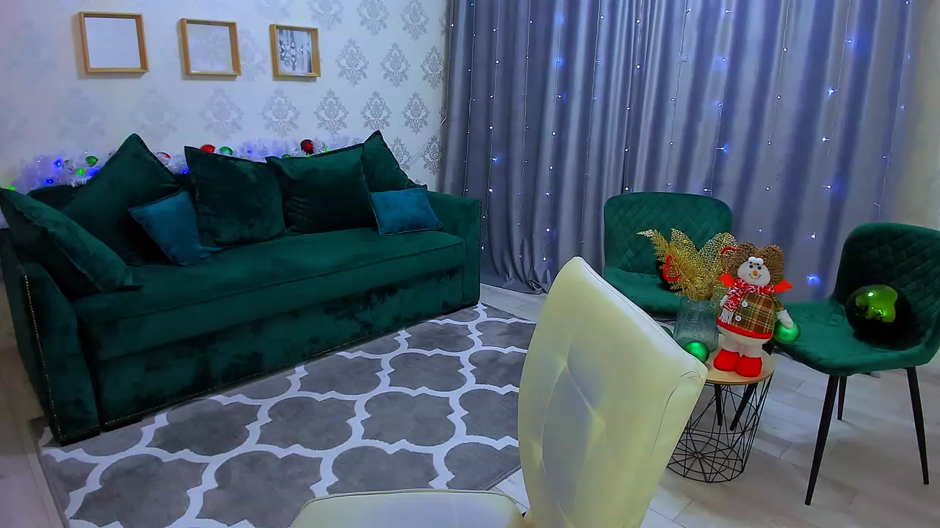 Gallery image thumbnail from ElegantLook's myfreecams stream on, 12/27/2022, 04:06 image 4 of 20