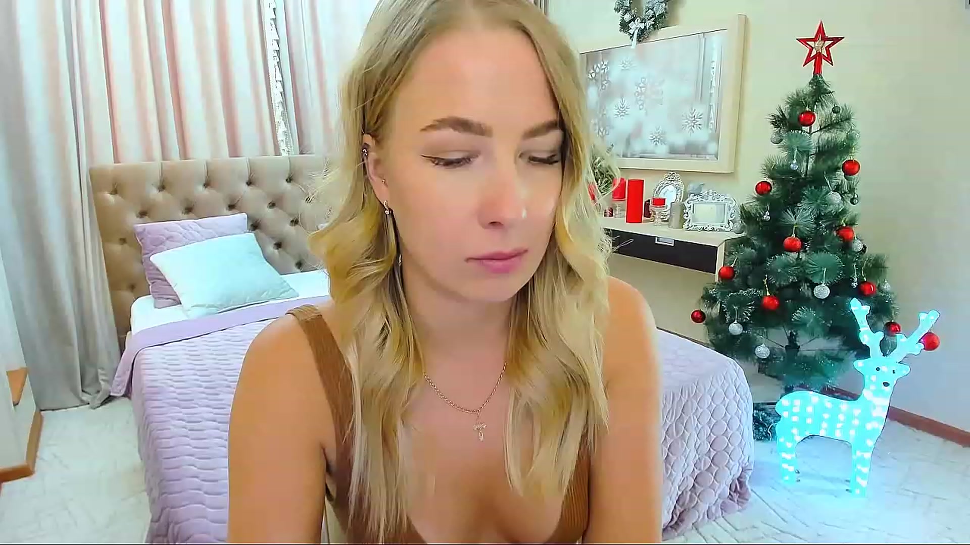 Gallery image thumbnail from ElegantLook's myfreecams stream on, 01/19/2023, 09:45 image 1 of 20